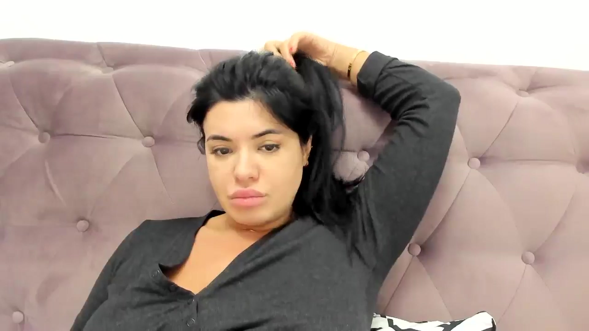 Gallery image thumbnail from Aeena's myfreecams stream on, 12/28/2024, 23:06 image 17 of 20