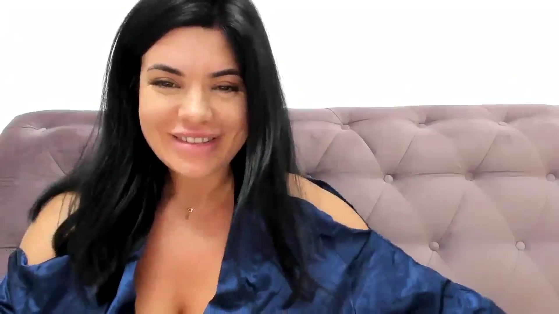 Gallery image thumbnail from Aeena's myfreecams stream on, 01/30/2025, 23:07 image 15 of 20