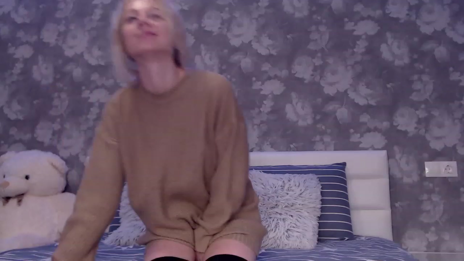 Gallery image thumbnail from Aelarie's myfreecams stream on, 11/27/2022, 13:28 image 1 of 20