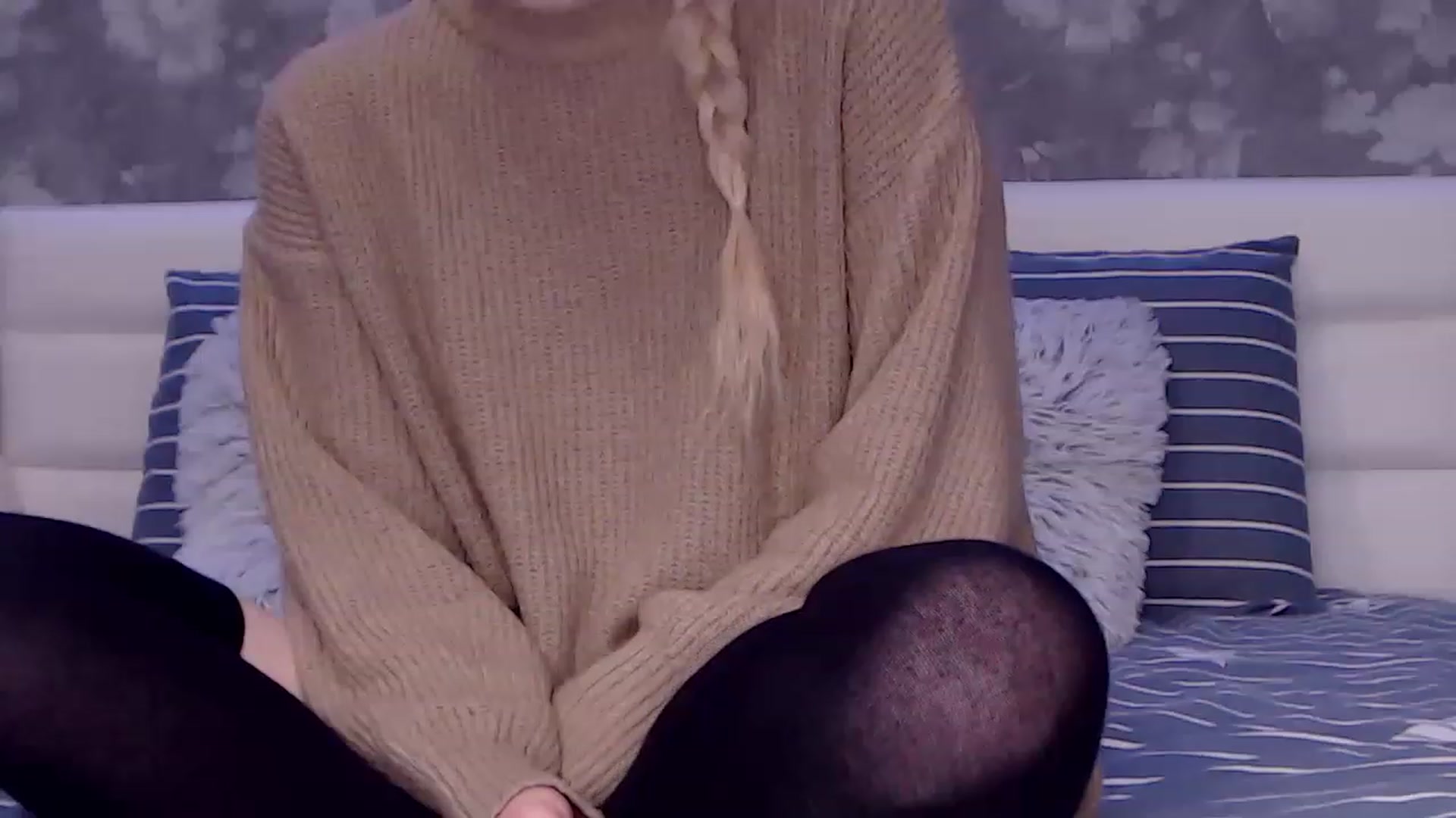 Gallery image thumbnail from Aelarie's myfreecams stream on, 11/27/2022, 13:28 image 10 of 20