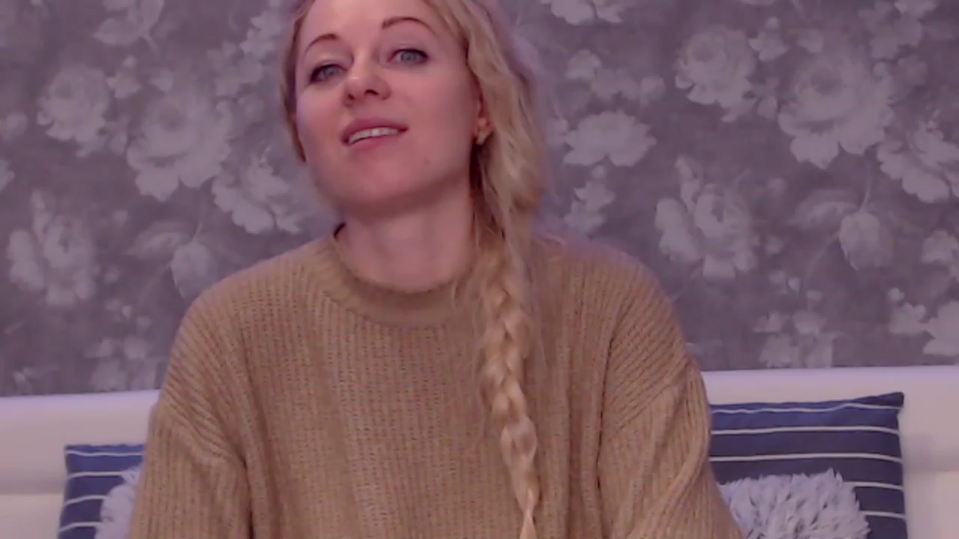 Gallery image thumbnail from Aelarie's myfreecams stream on, 11/27/2022, 16:18 image 16 of 20