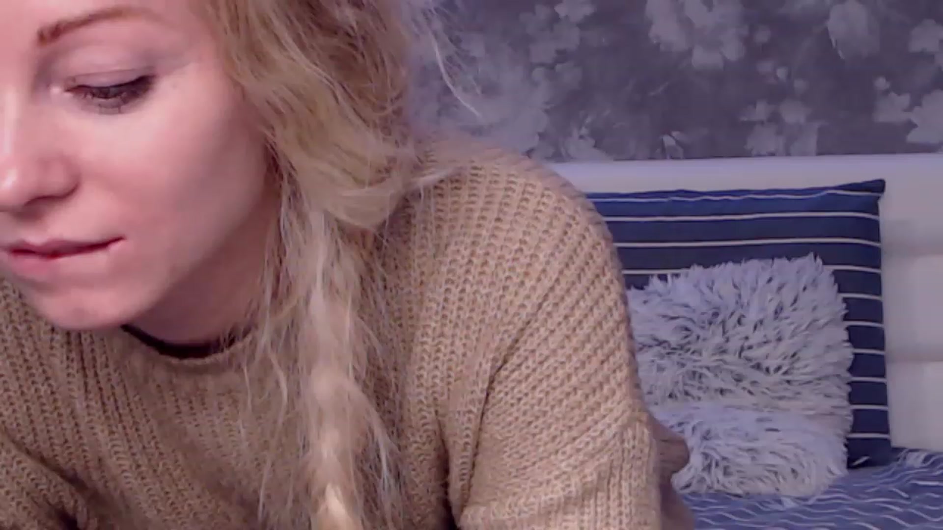 Gallery image thumbnail from Aelarie's myfreecams stream on, 11/27/2022, 16:18 image 18 of 20