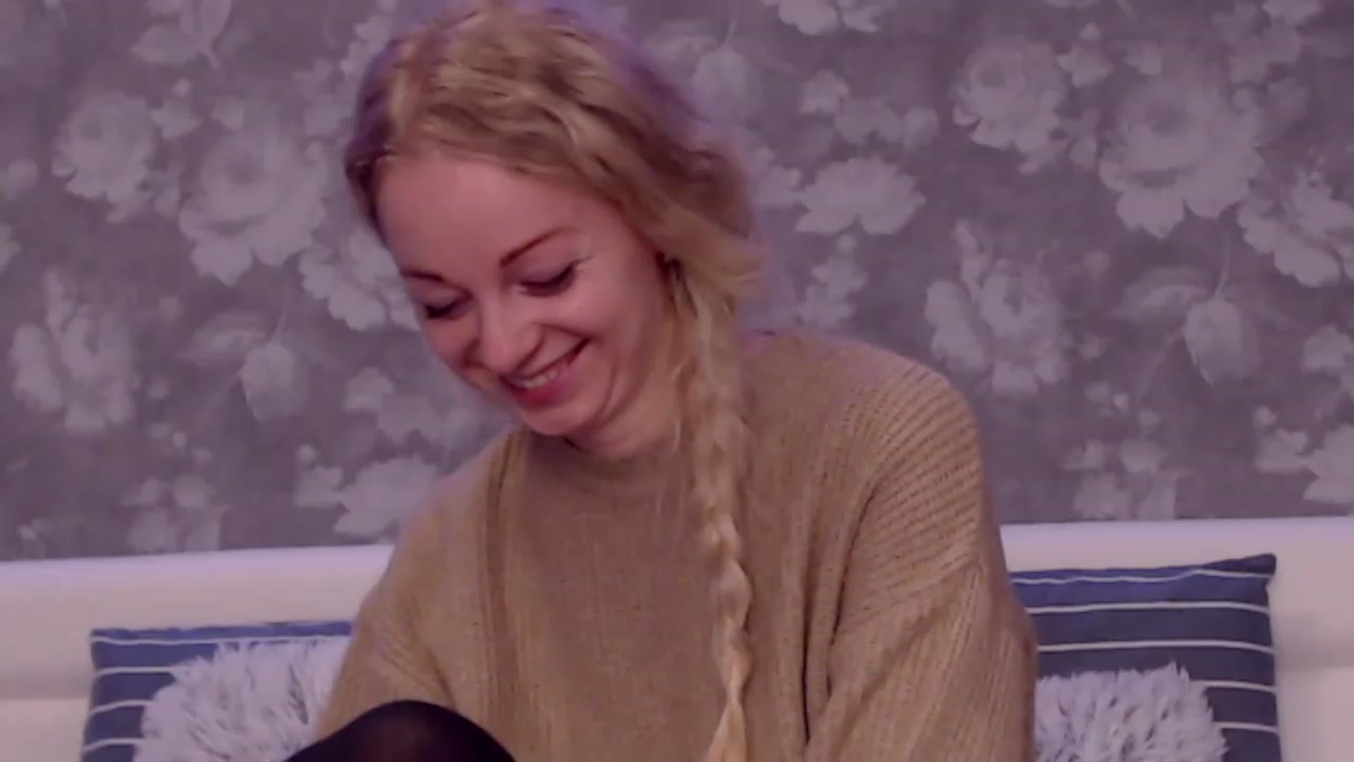 Gallery image thumbnail from Aelarie's myfreecams stream on, 11/27/2022, 16:18 image 11 of 20