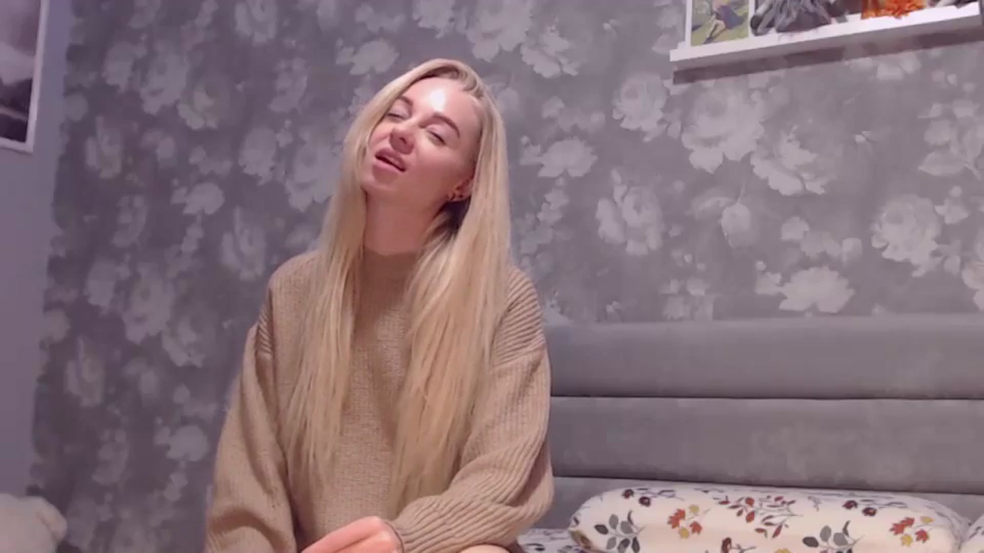 Gallery image thumbnail from Aelarie's myfreecams stream on, 11/18/2024, 13:30 image 5 of 20