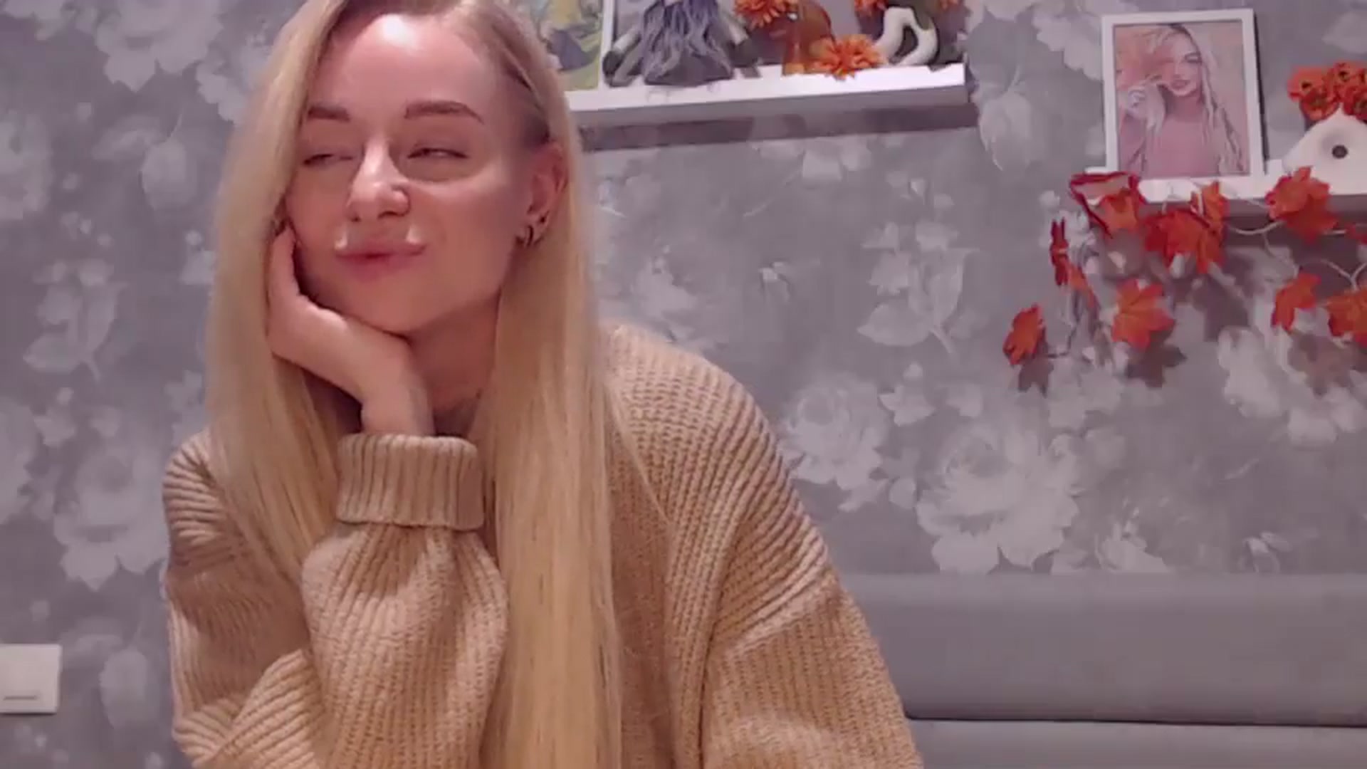 Gallery image thumbnail from Aelarie's myfreecams stream on, 11/18/2024, 13:30 image 11 of 20