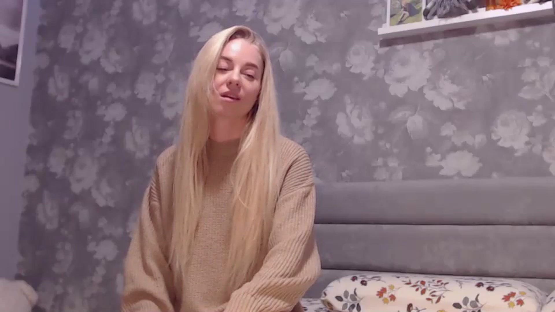 Gallery image thumbnail from Aelarie's myfreecams stream on, 11/18/2024, 13:30 image 4 of 20