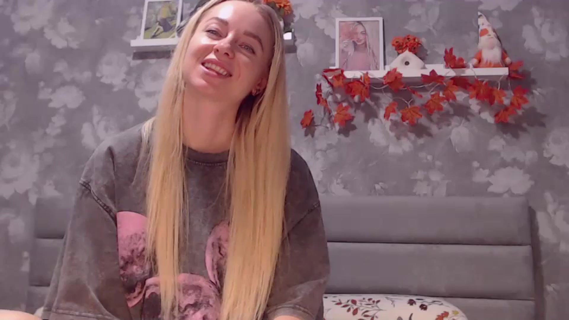 Gallery image thumbnail from Aelarie's myfreecams stream on, 11/25/2024, 13:36 image 16 of 20