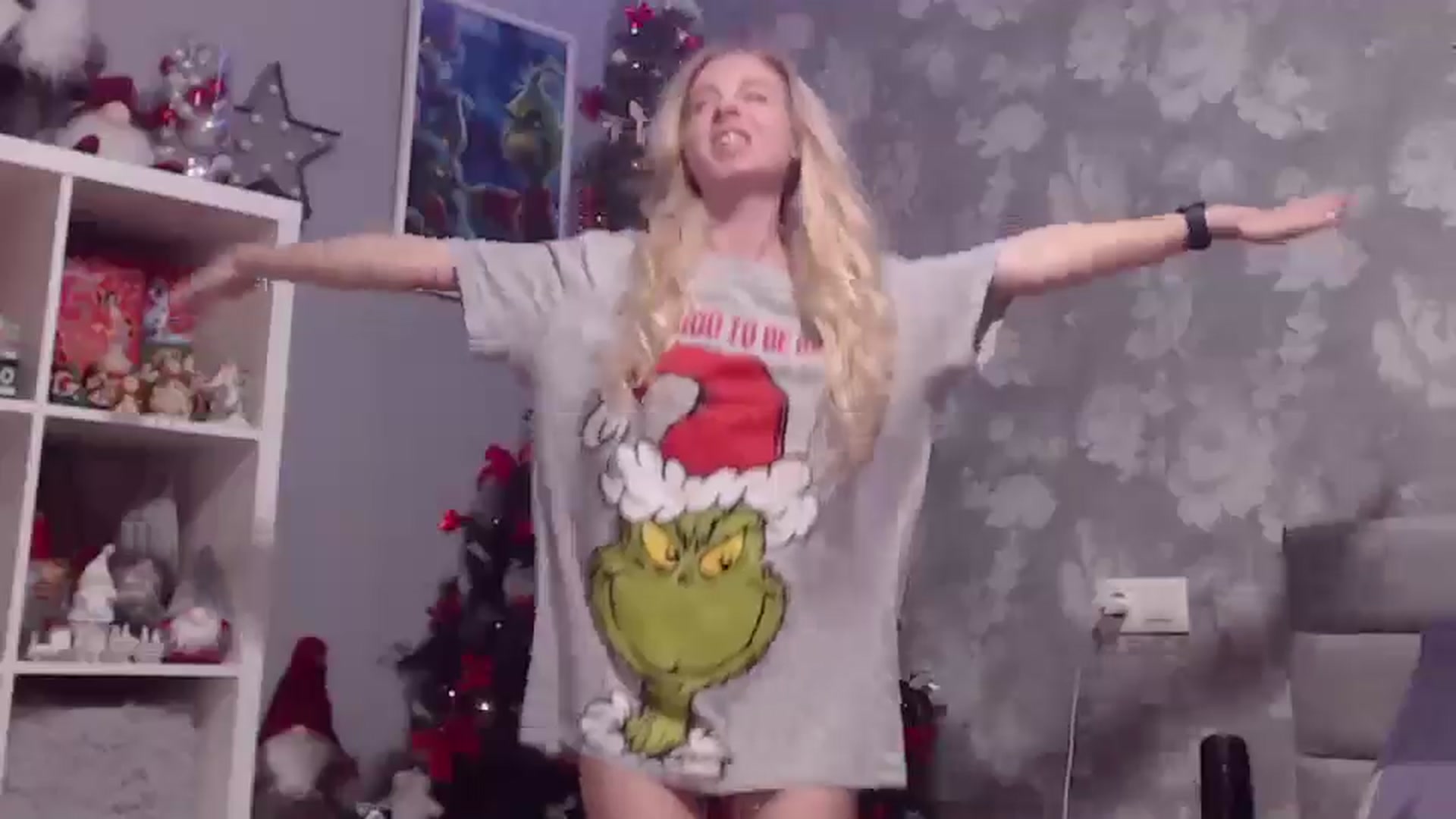 Gallery image thumbnail from Aelarie's myfreecams stream on, 12/10/2024, 15:40 image 14 of 20