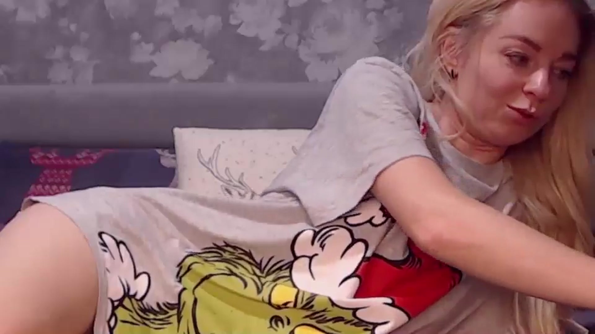 Gallery image thumbnail from Aelarie's myfreecams stream on, 12/10/2024, 15:40 image 2 of 20