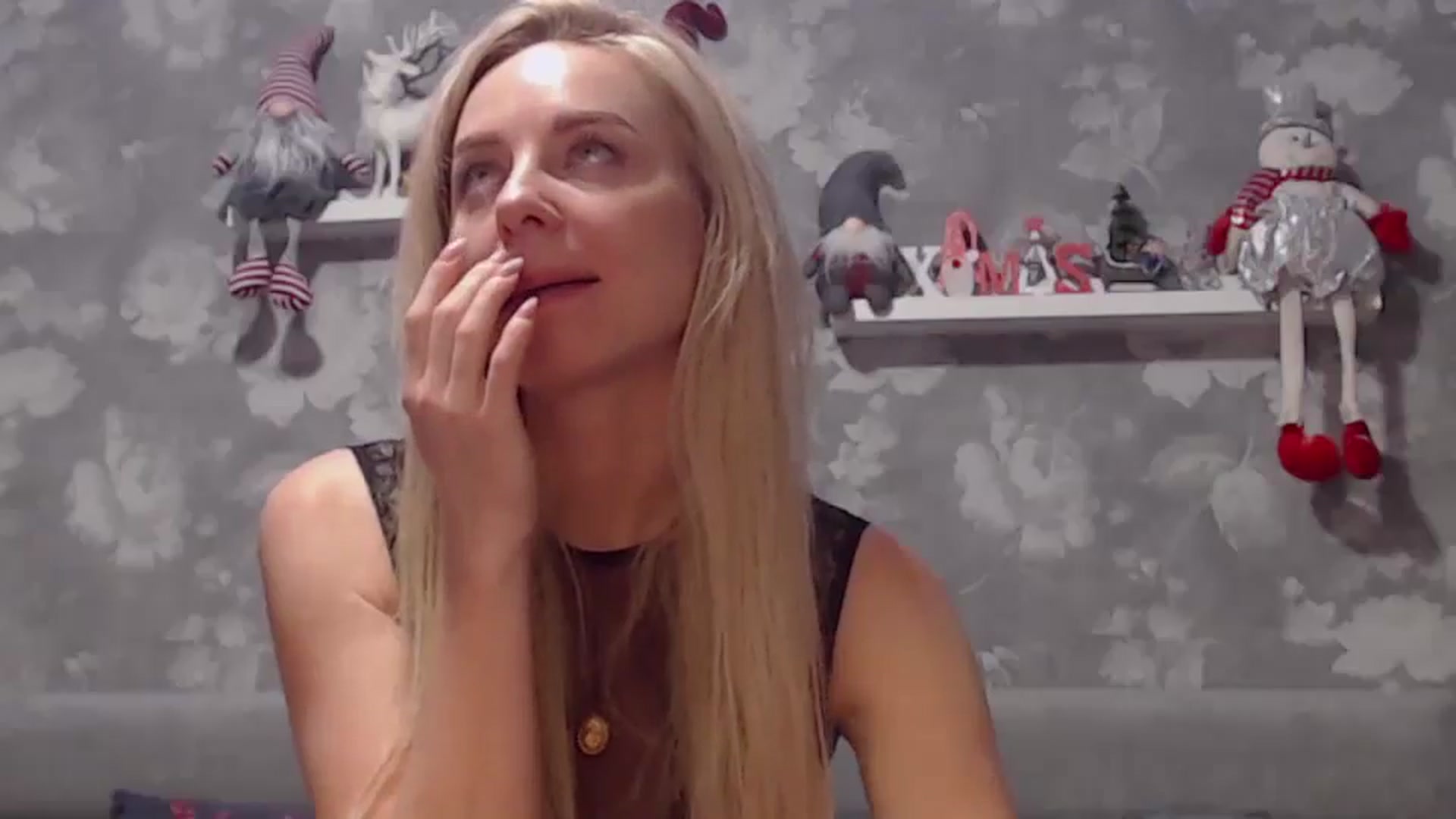 Gallery image thumbnail from Aelarie's myfreecams stream on, 12/18/2024, 13:13 image 10 of 20