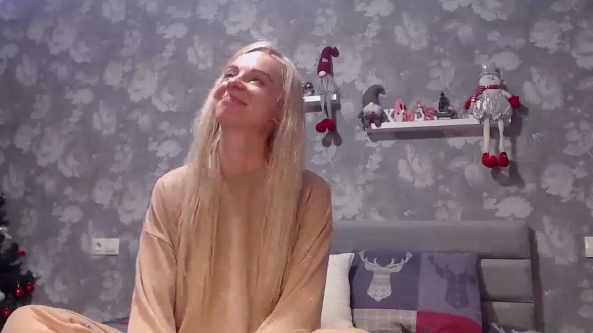 Gallery image thumbnail from Aelarie's myfreecams stream on, 12/22/2024, 17:01 image 16 of 20