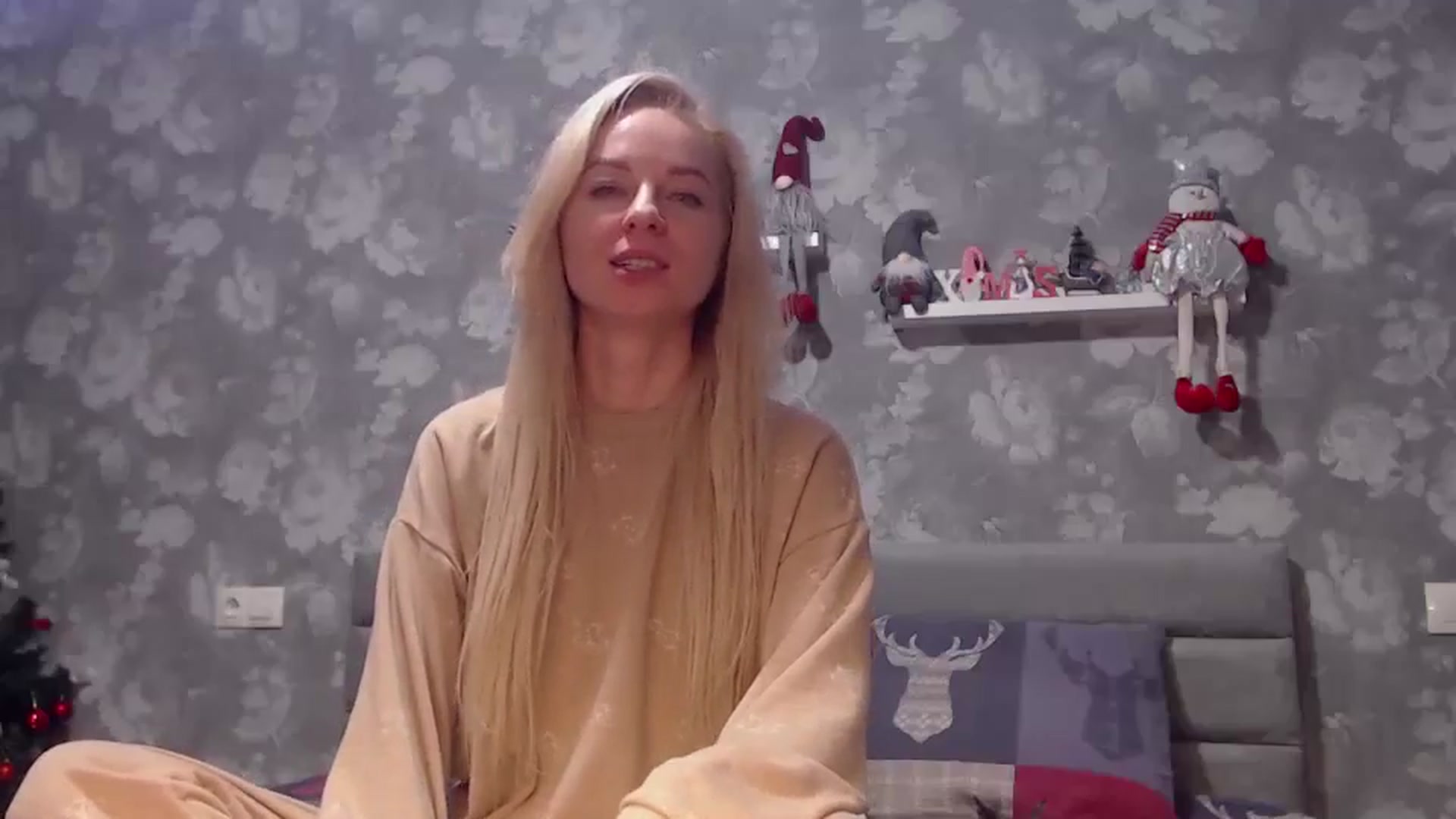 Gallery image thumbnail from Aelarie's myfreecams stream on, 12/22/2024, 17:01 image 15 of 20
