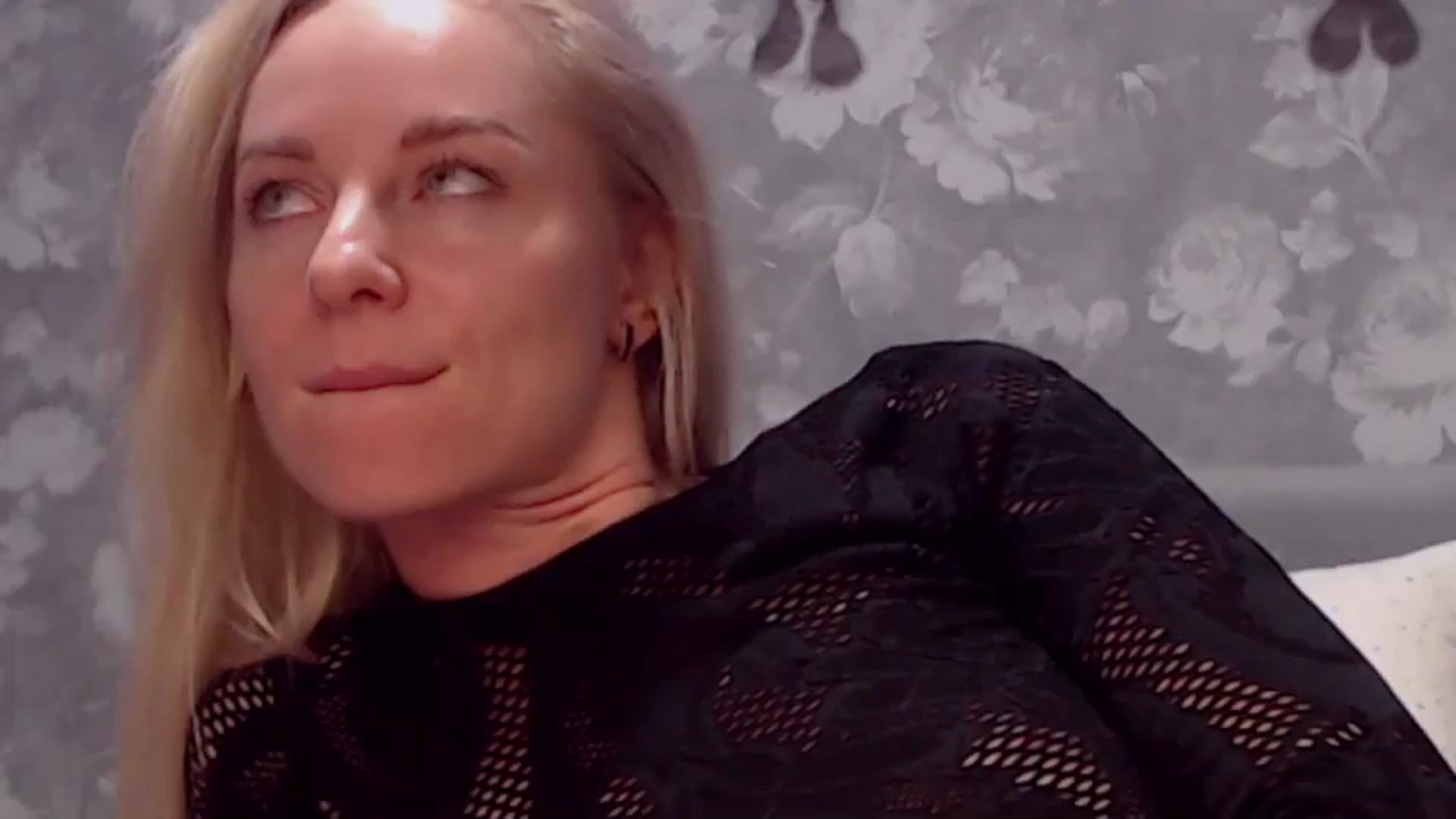 Gallery image thumbnail from Aelarie's myfreecams stream on, 12/24/2024, 15:52 image 8 of 20