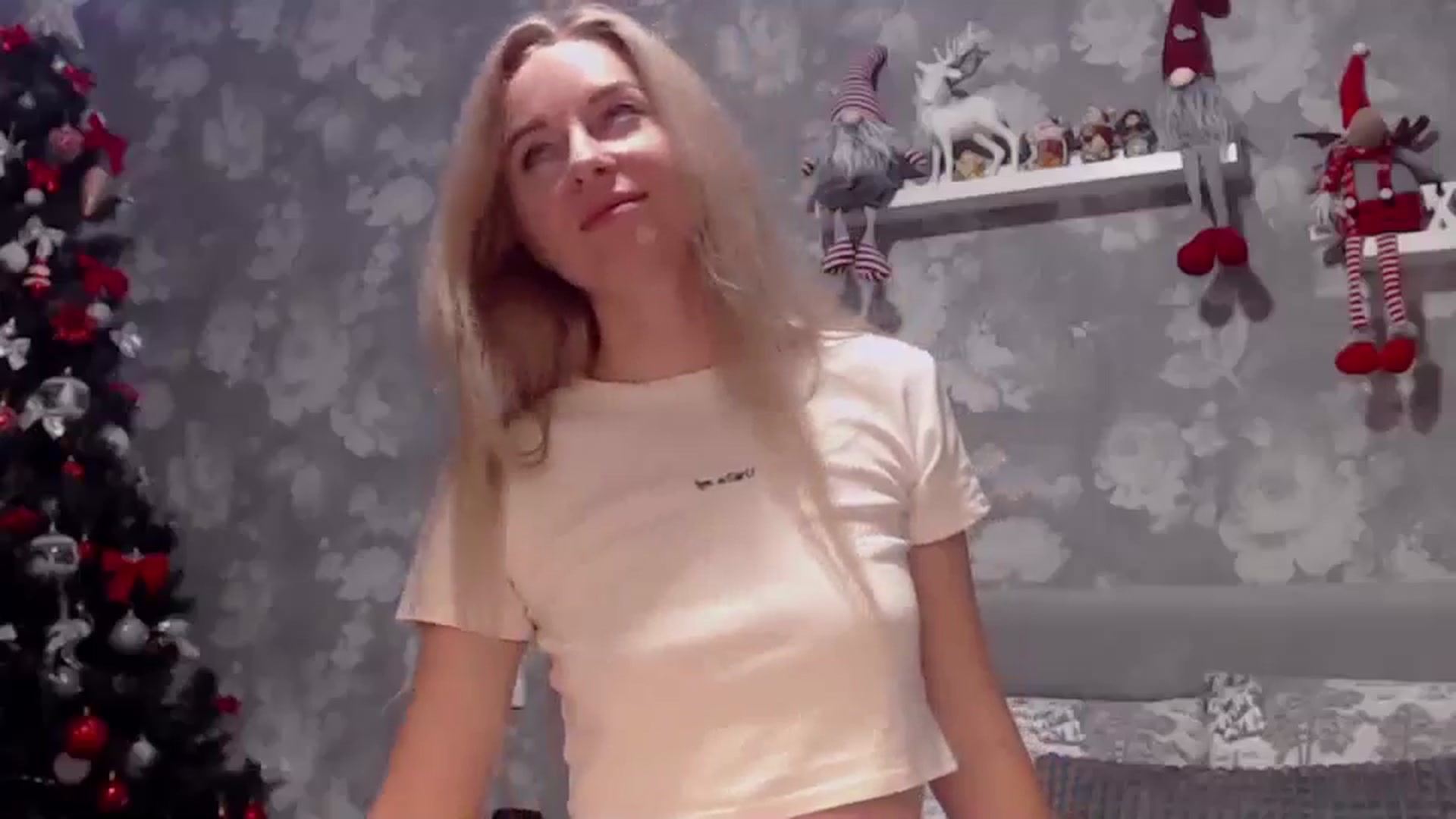 Gallery image thumbnail from Aelarie's myfreecams stream on, 01/18/2025, 16:56 image 9 of 20
