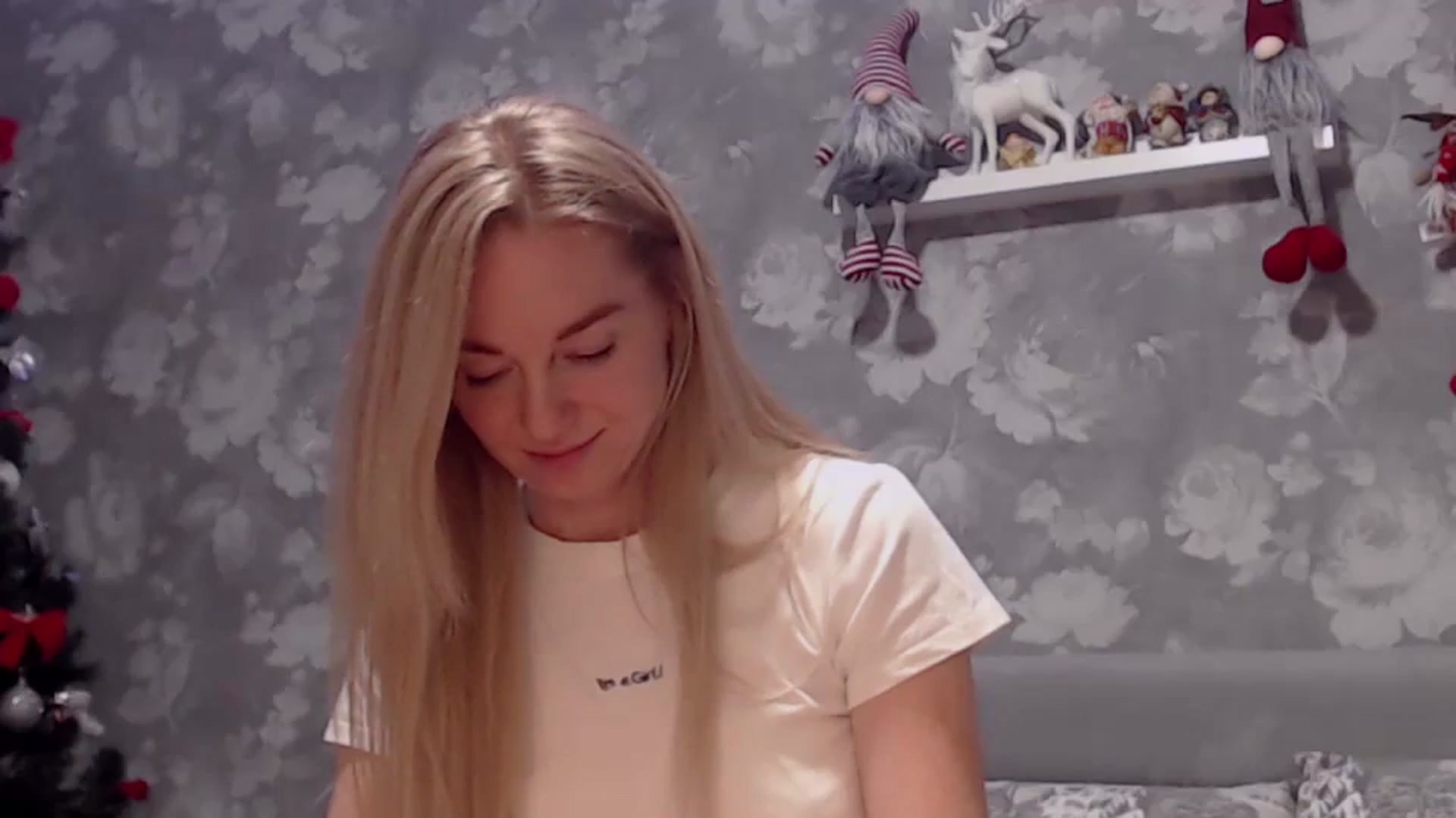 Gallery image thumbnail from Aelarie's myfreecams stream on, 01/18/2025, 16:56 image 11 of 20