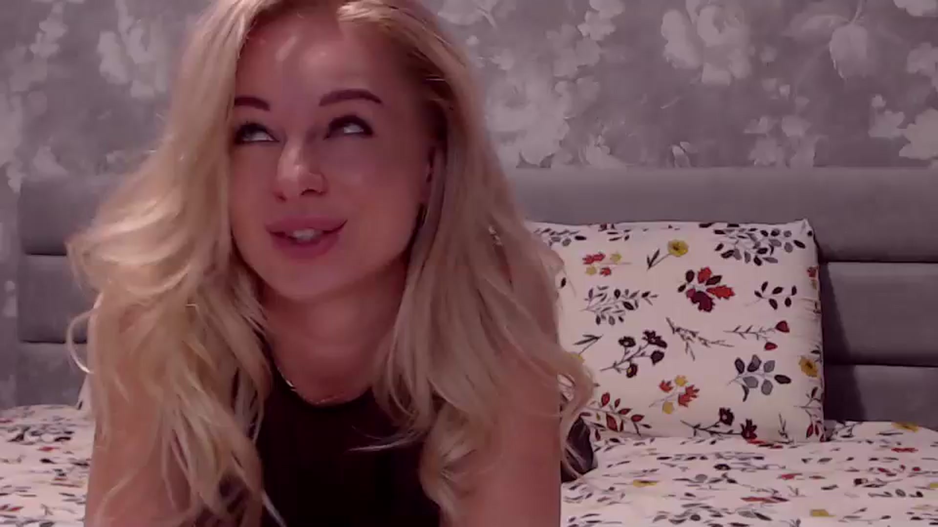 Gallery image thumbnail from Aelarie's myfreecams stream on, 10/19/2025, 10:14 image 1 of 20