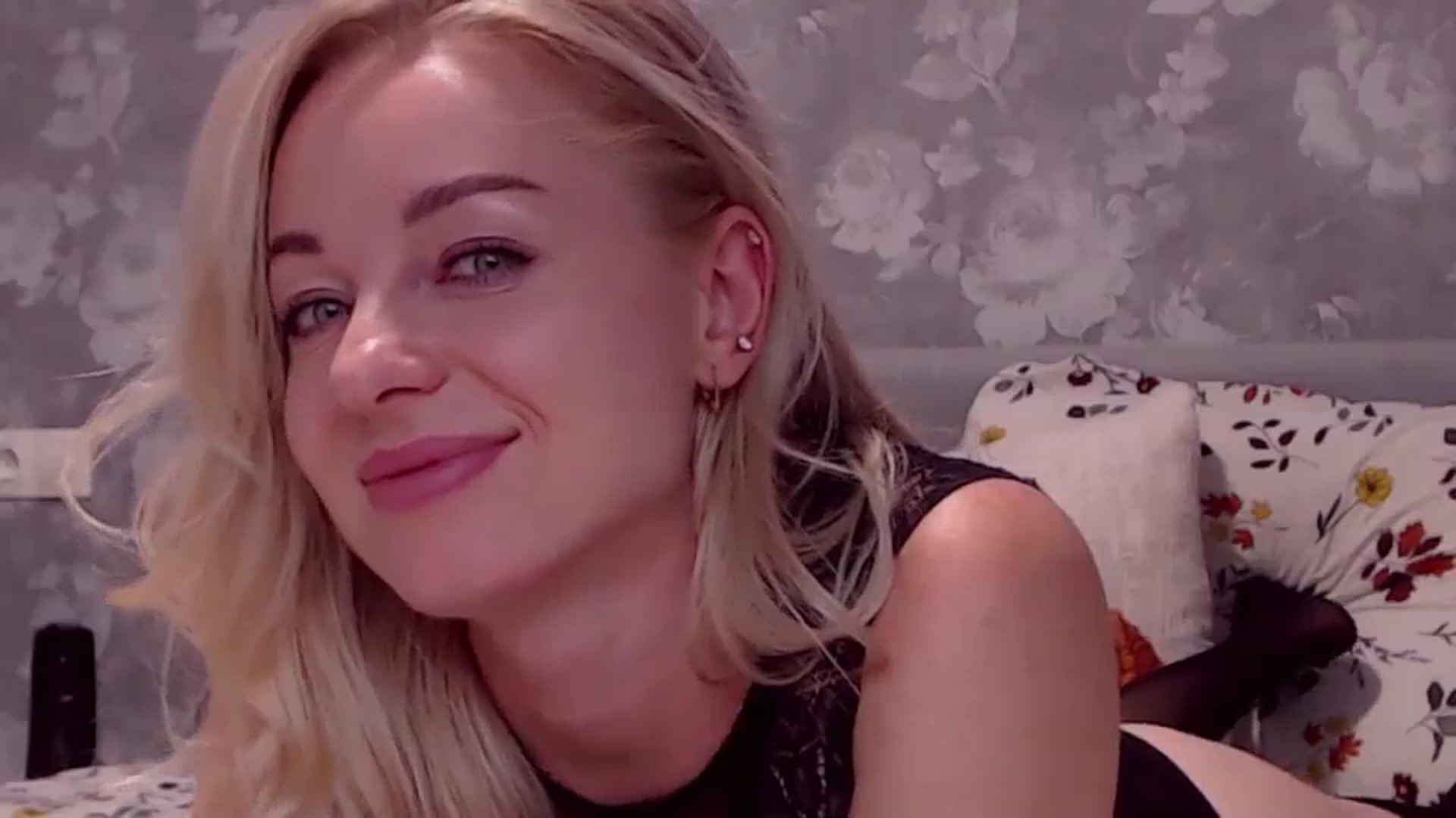 Gallery image thumbnail from Aelarie's myfreecams stream on, 10/19/2025, 13:12 image 16 of 20