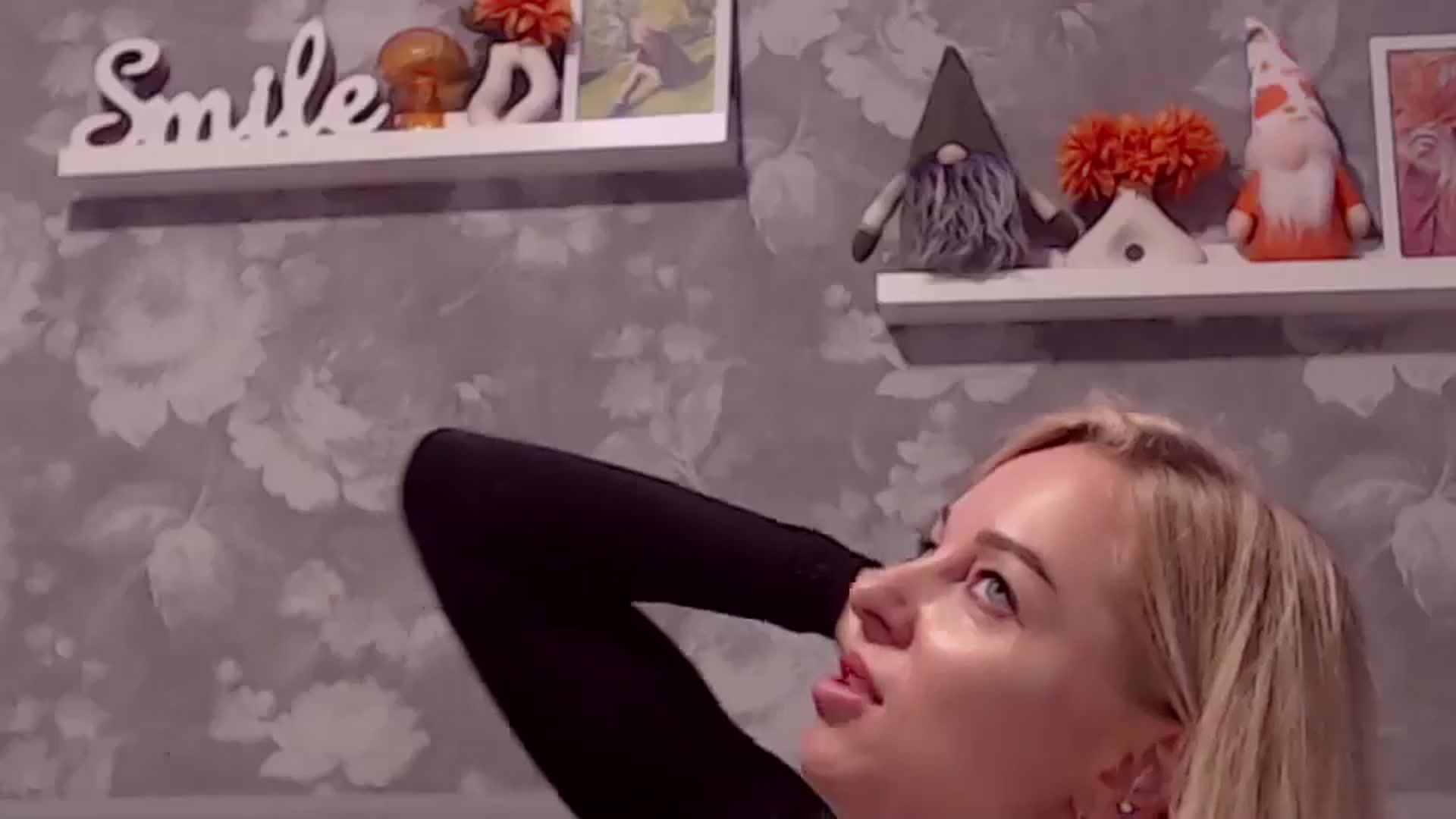 Gallery image thumbnail from Aelarie's myfreecams stream on, 10/25/2025, 12:04 image 7 of 20