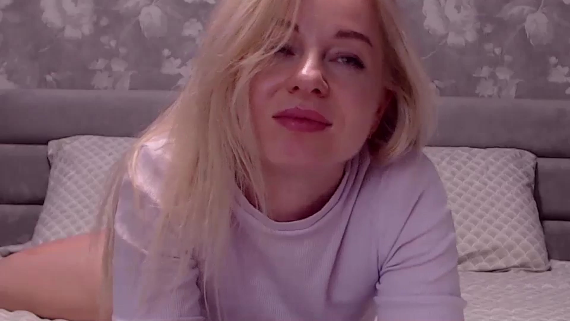 Gallery image thumbnail from Aelarie's myfreecams stream on, 10/31/2025, 13:05 image 14 of 20