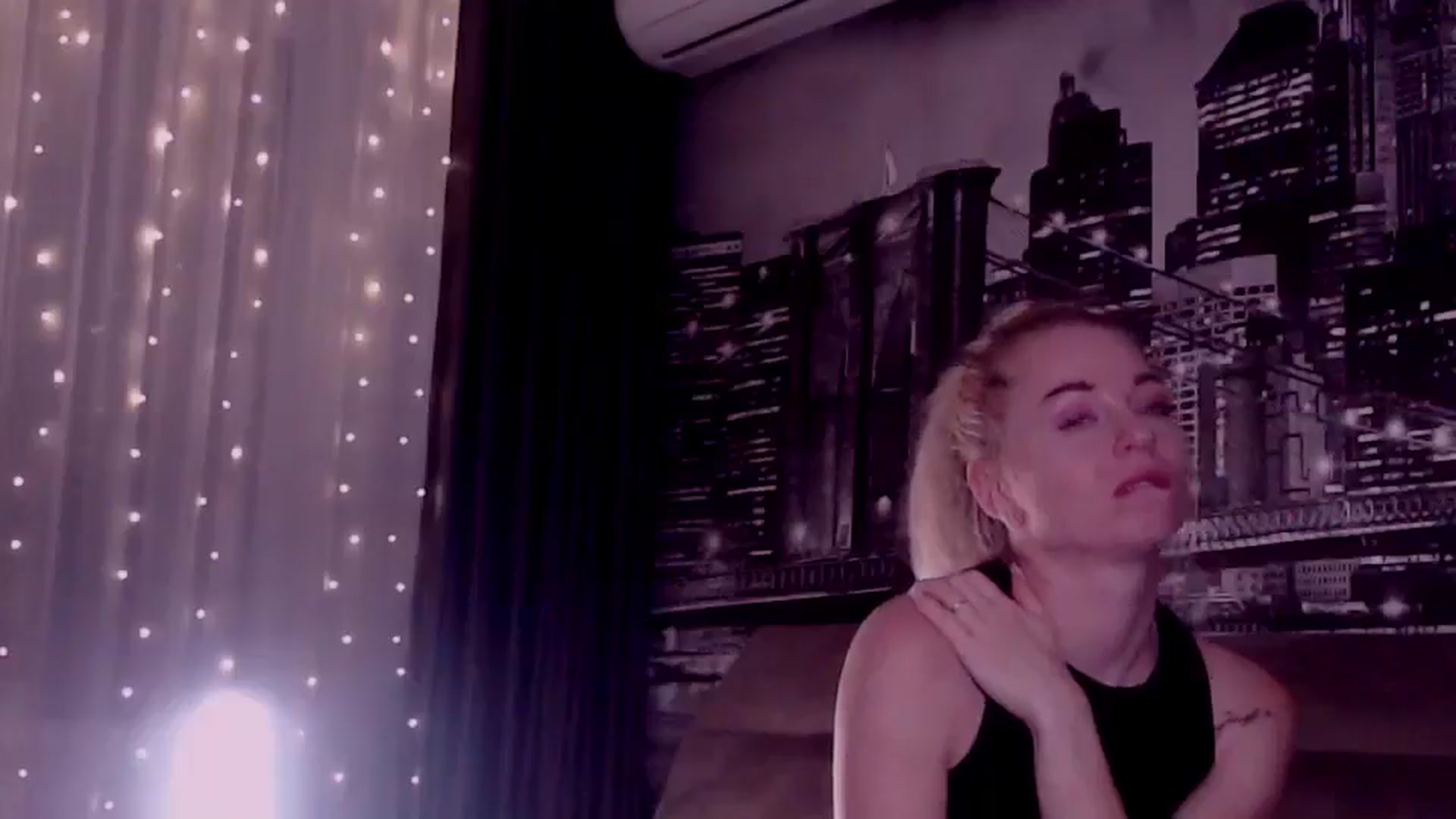 Gallery image thumbnail from Aelarie's myfreecams stream on, 11/26/2025, 18:13 image 16 of 20