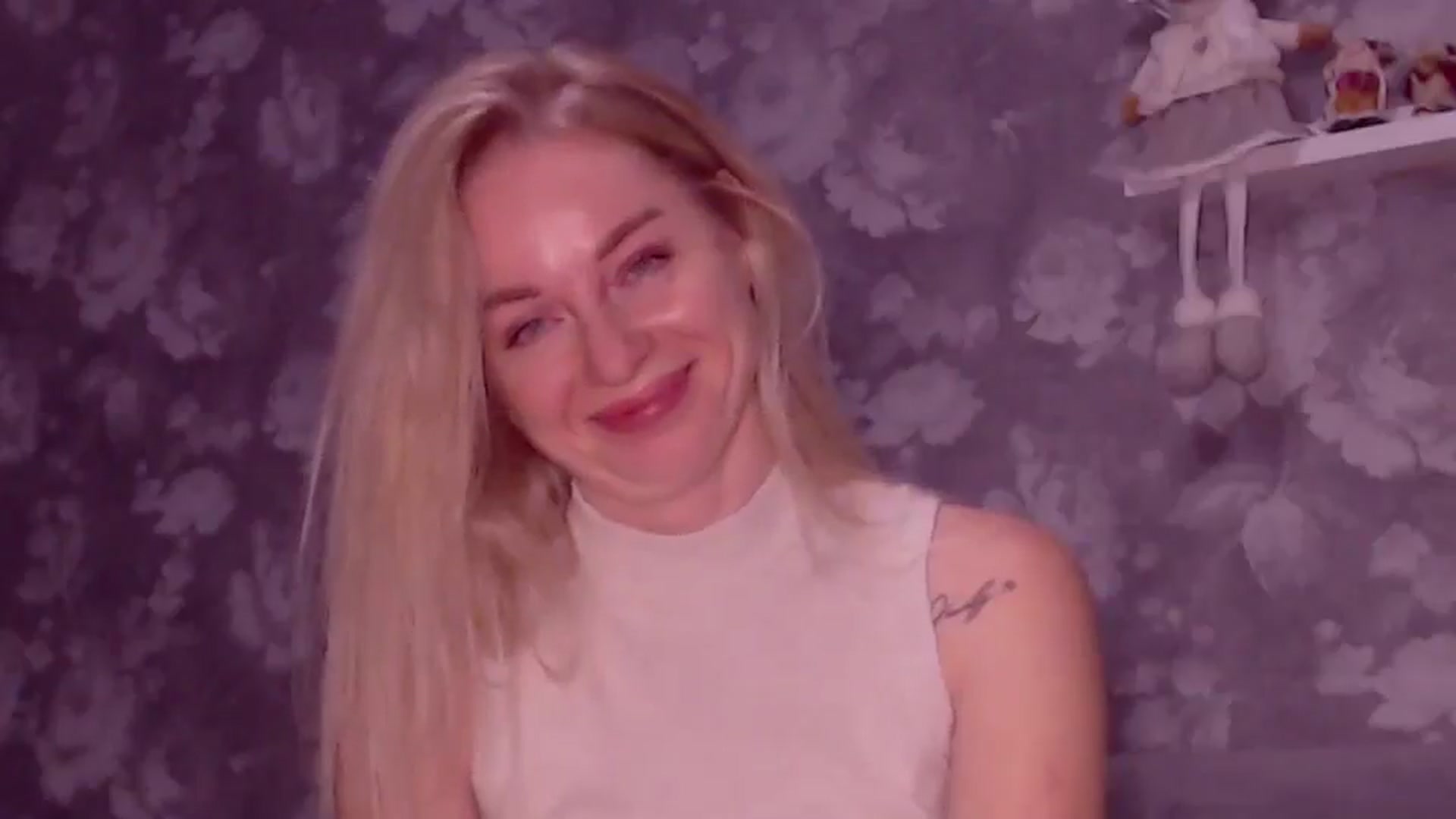 Gallery image thumbnail from Aelarie's myfreecams stream on, 12/01/2025, 15:28 image 18 of 20
