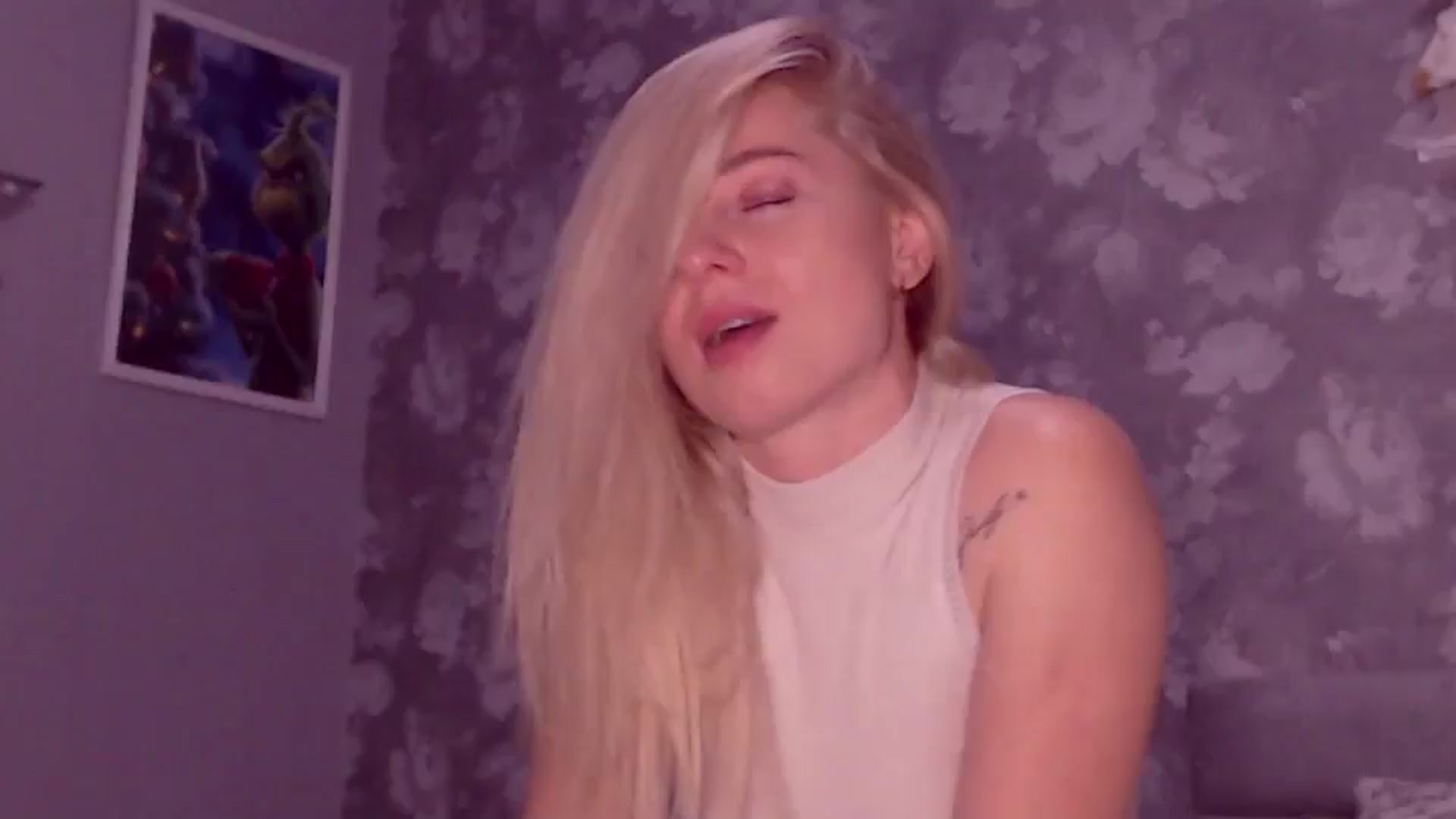 Gallery image thumbnail from Aelarie's myfreecams stream on, 12/01/2025, 15:28 image 13 of 20