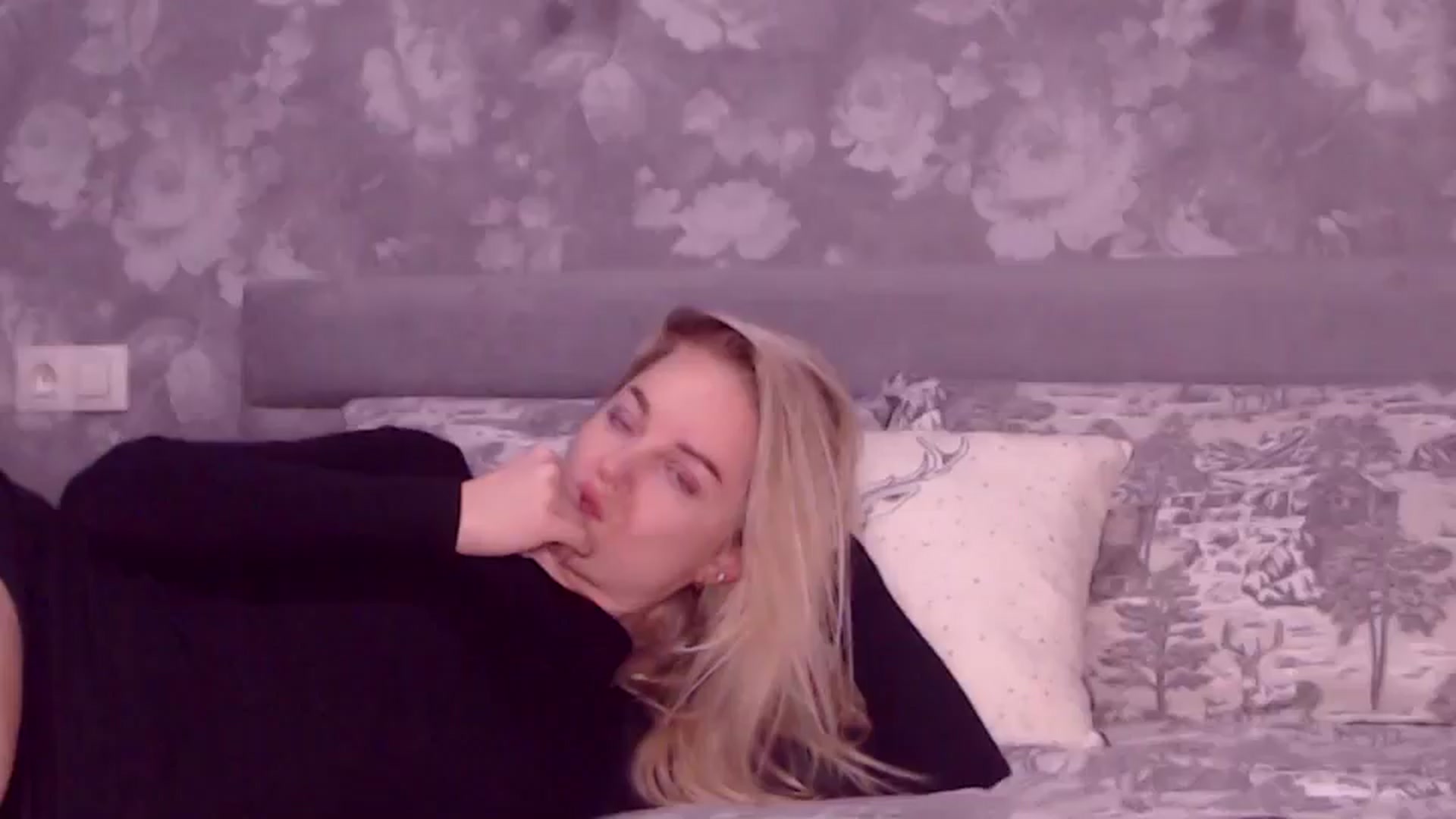 Gallery image thumbnail from Aelarie's myfreecams stream on, 12/04/2025, 15:42 image 1 of 20