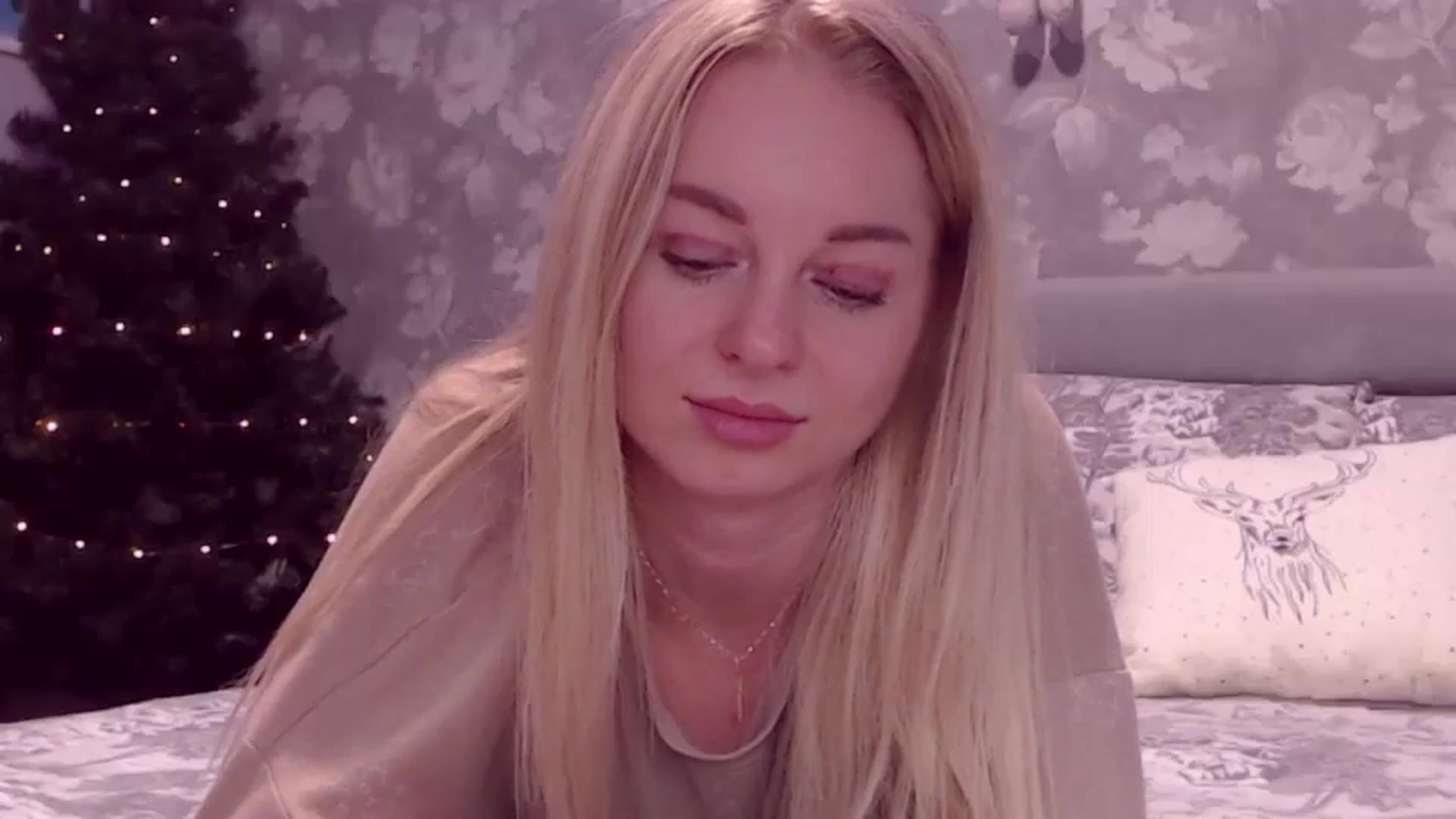 Gallery image thumbnail from Aelarie's myfreecams stream on, 12/07/2025, 15:13 image 7 of 20