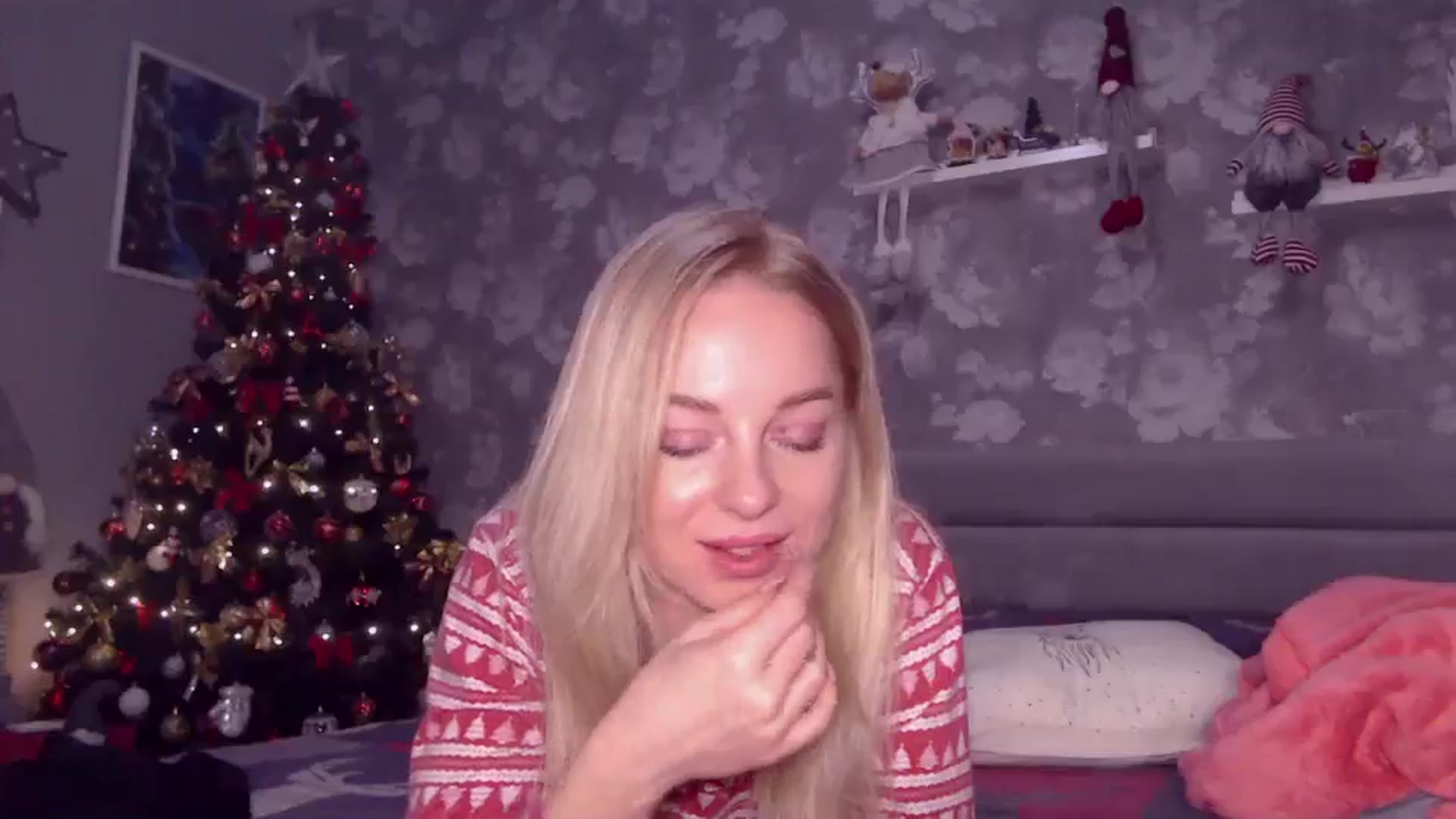 Gallery image thumbnail from Aelarie's myfreecams stream on, 12/21/2025, 11:32 image 8 of 20