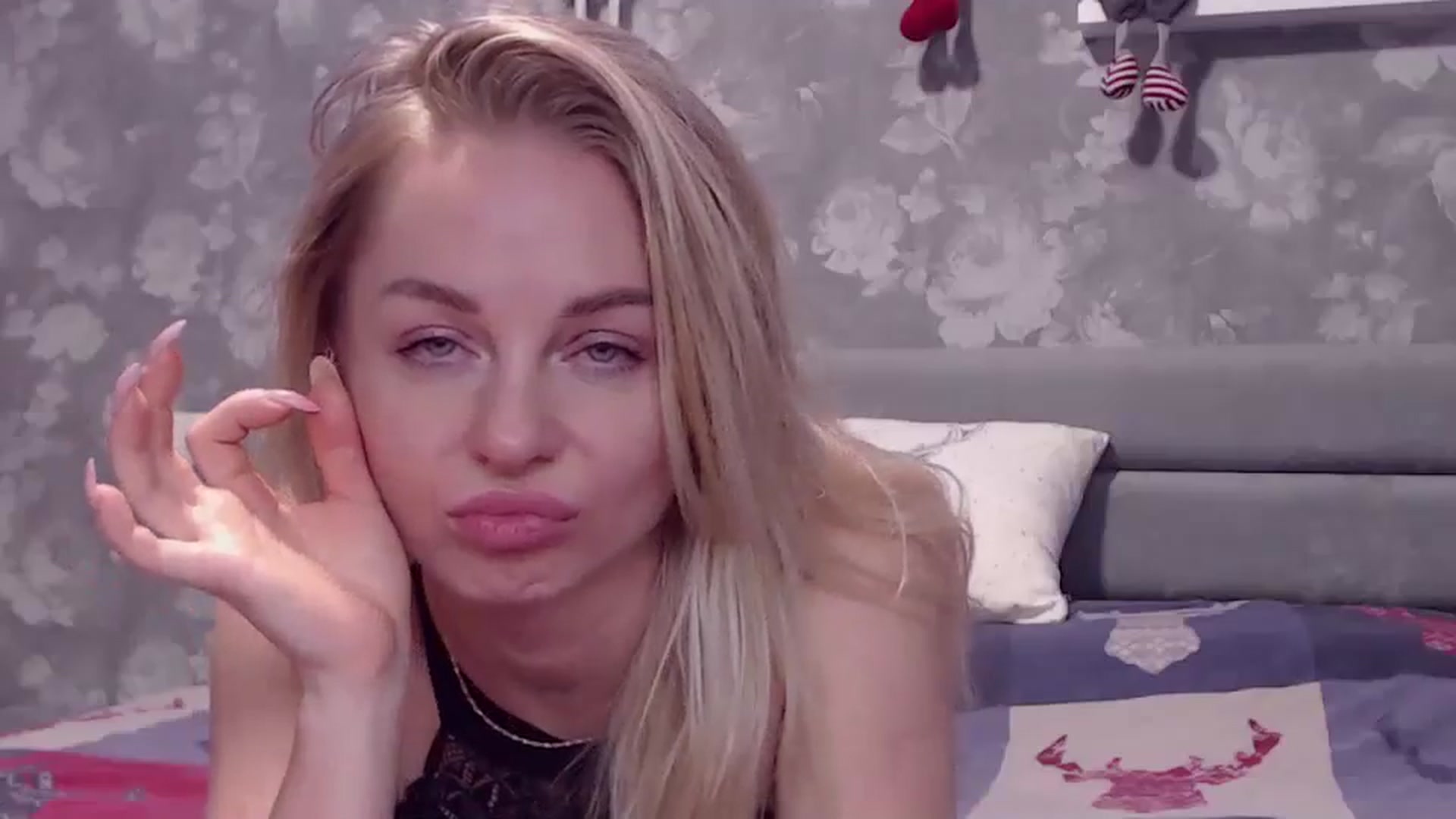 Gallery image thumbnail from Aelarie's myfreecams stream on, 12/21/2025, 13:24 image 9 of 20