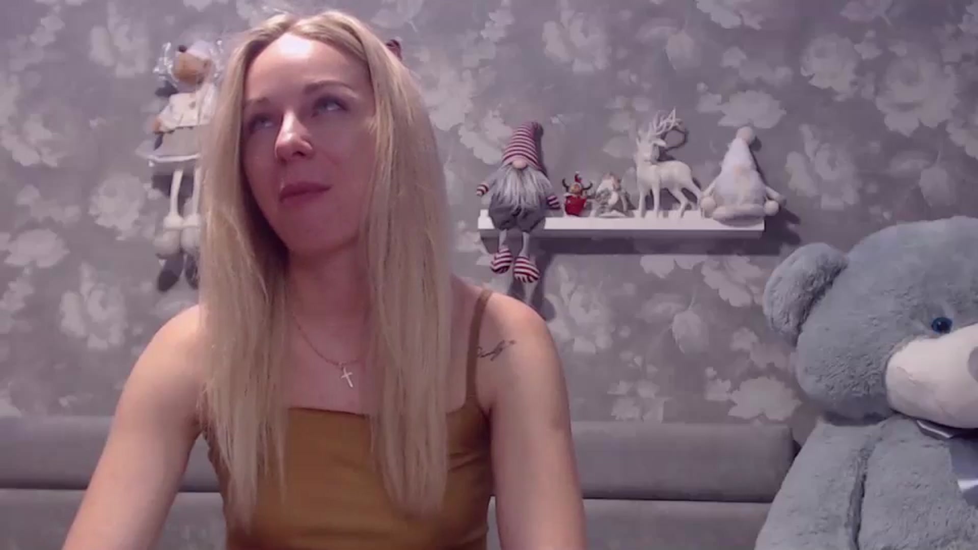Gallery image thumbnail from Aelarie's myfreecams stream on, 12/22/2025, 12:40 image 10 of 20
