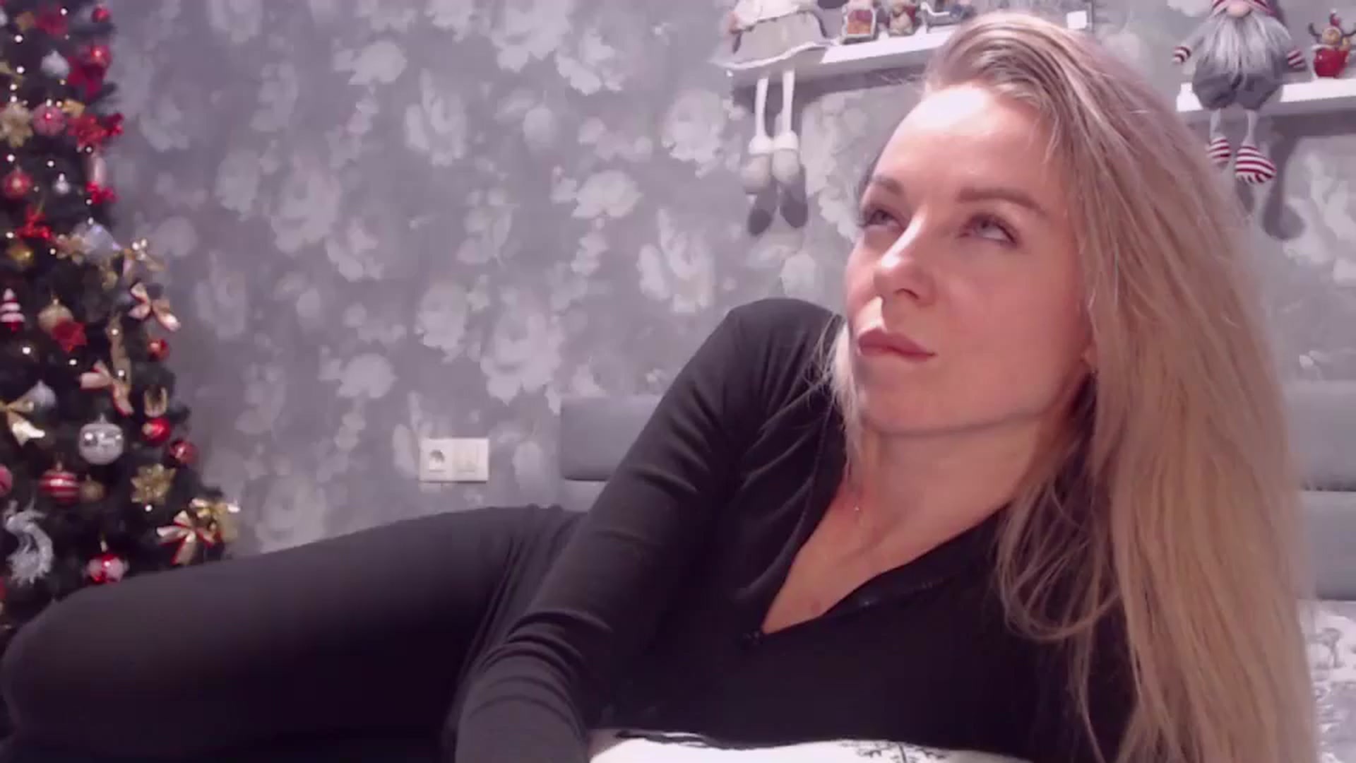 Gallery image thumbnail from Aelarie's myfreecams stream on, 12/26/2025, 18:17 image 8 of 20
