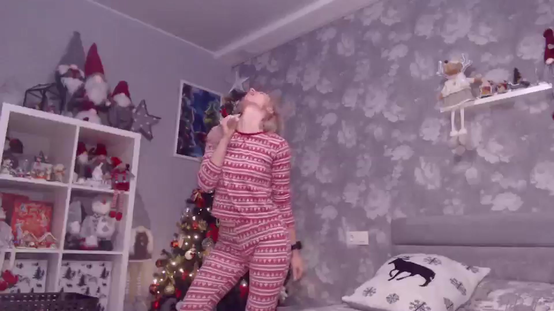 Gallery image thumbnail from Aelarie's myfreecams stream on, 12/27/2025, 12:59 image 3 of 20