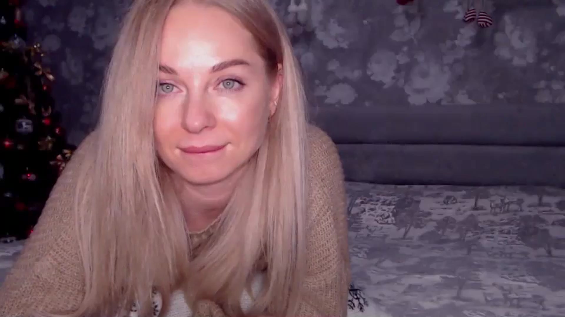 Gallery image thumbnail from Aelarie's myfreecams stream on, 12/30/2025, 12:21 image 10 of 20