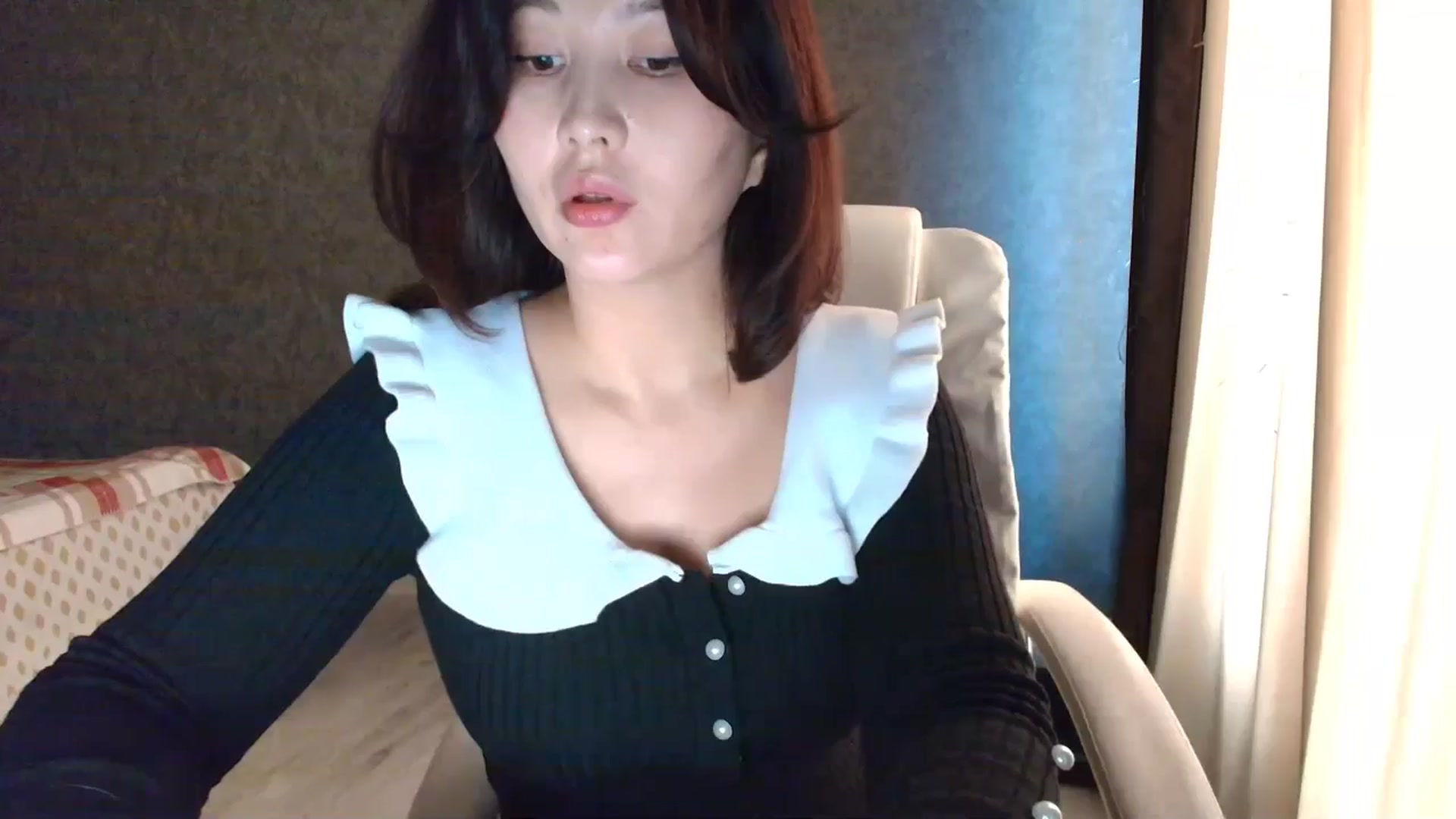 Gallery image thumbnail from Aelis's myfreecams stream on, 02/09/2026, 04:52 image 7 of 20