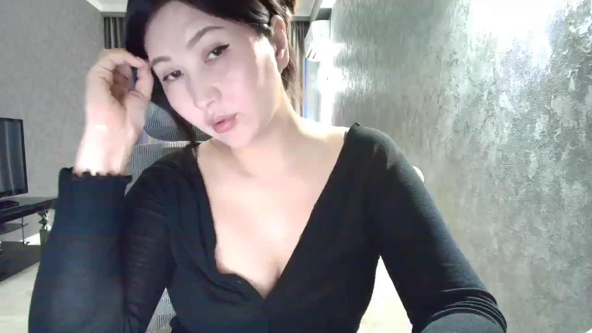 Gallery image thumbnail from Aelis's myfreecams stream on, 02/19/2026, 12:19 image 16 of 20