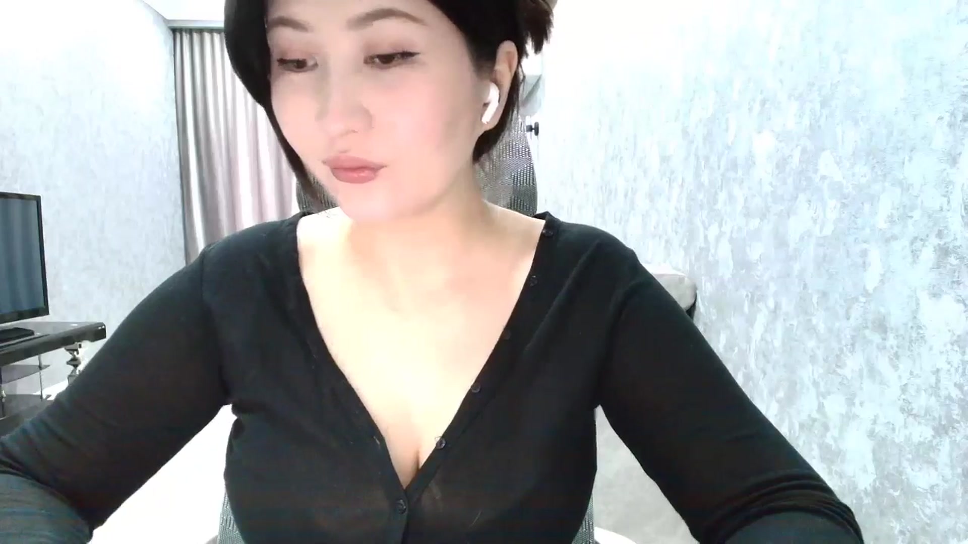 Gallery image thumbnail from Aelis's myfreecams stream on, 02/19/2026, 12:19 image 9 of 20