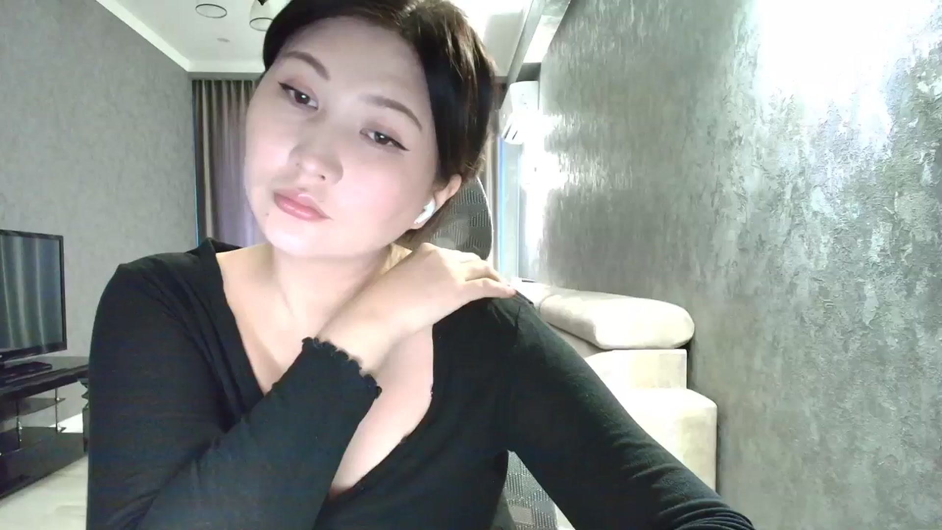 Gallery image thumbnail from Aelis's myfreecams stream on, 02/19/2026, 12:19 image 1 of 20