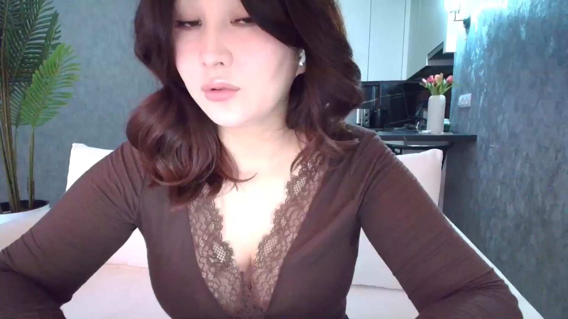 Gallery image thumbnail from Aelis's myfreecams stream on, 03/12/2026, 02:37 image 12 of 20