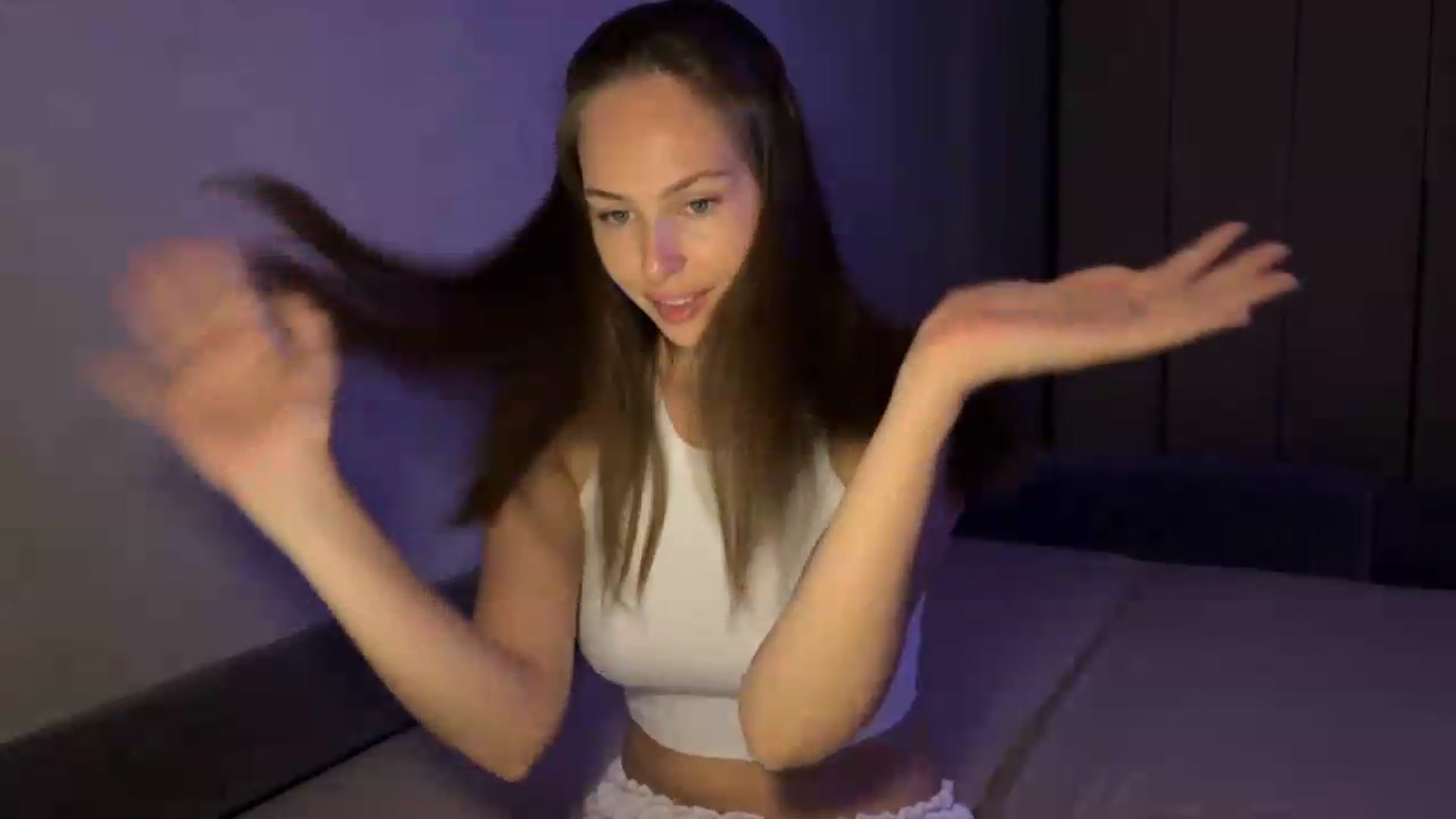Gallery image thumbnail from Aeroliss's myfreecams stream on, 08/27/2026, 17:11 image 17 of 20
