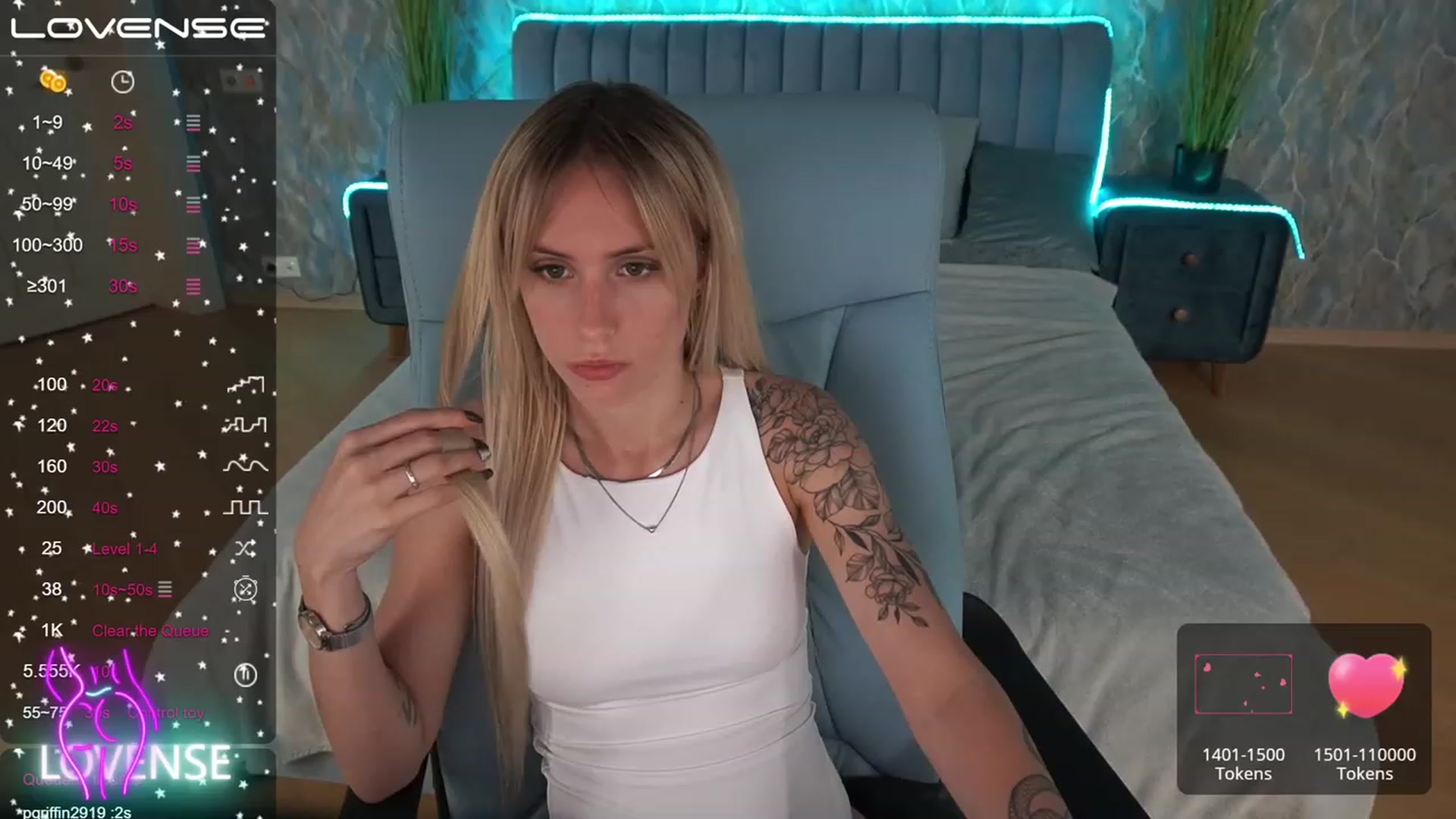 Gallery image thumbnail from AfinaLuxury's myfreecams stream on, 06/27/2023, 08:00 image 15 of 20