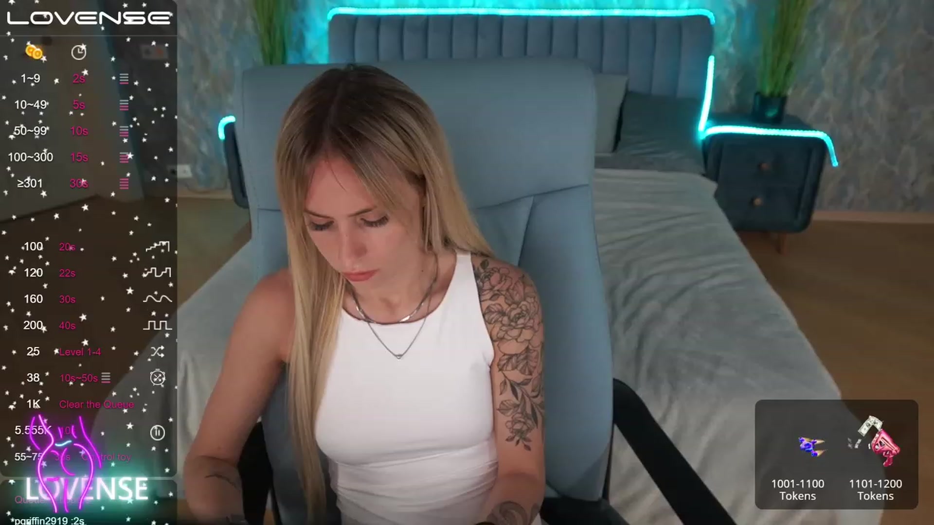 Gallery image thumbnail from AfinaLuxury's myfreecams stream on, 06/27/2023, 08:00 image 16 of 20