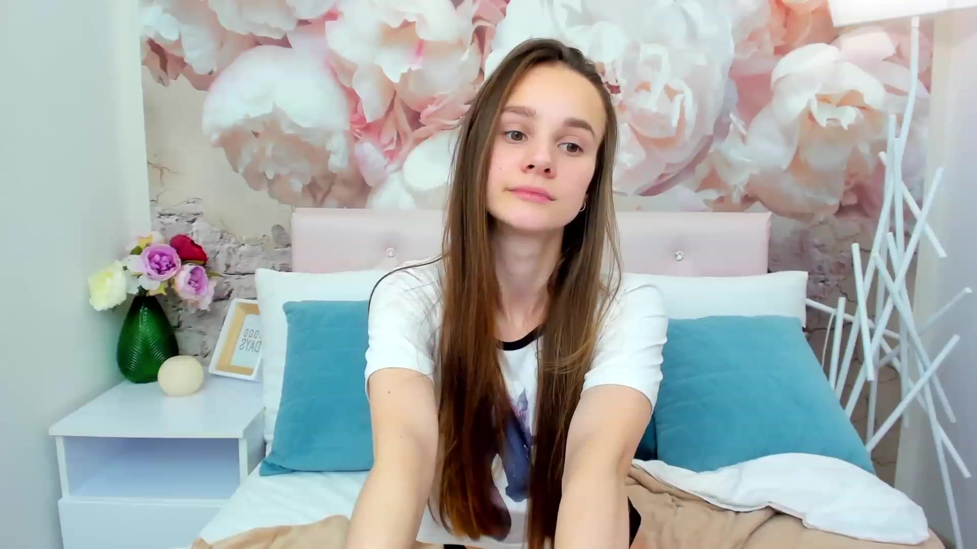 Gallery image thumbnail from AfinaShy's myfreecams stream on, 02/04/2023, 12:09 image 18 of 20