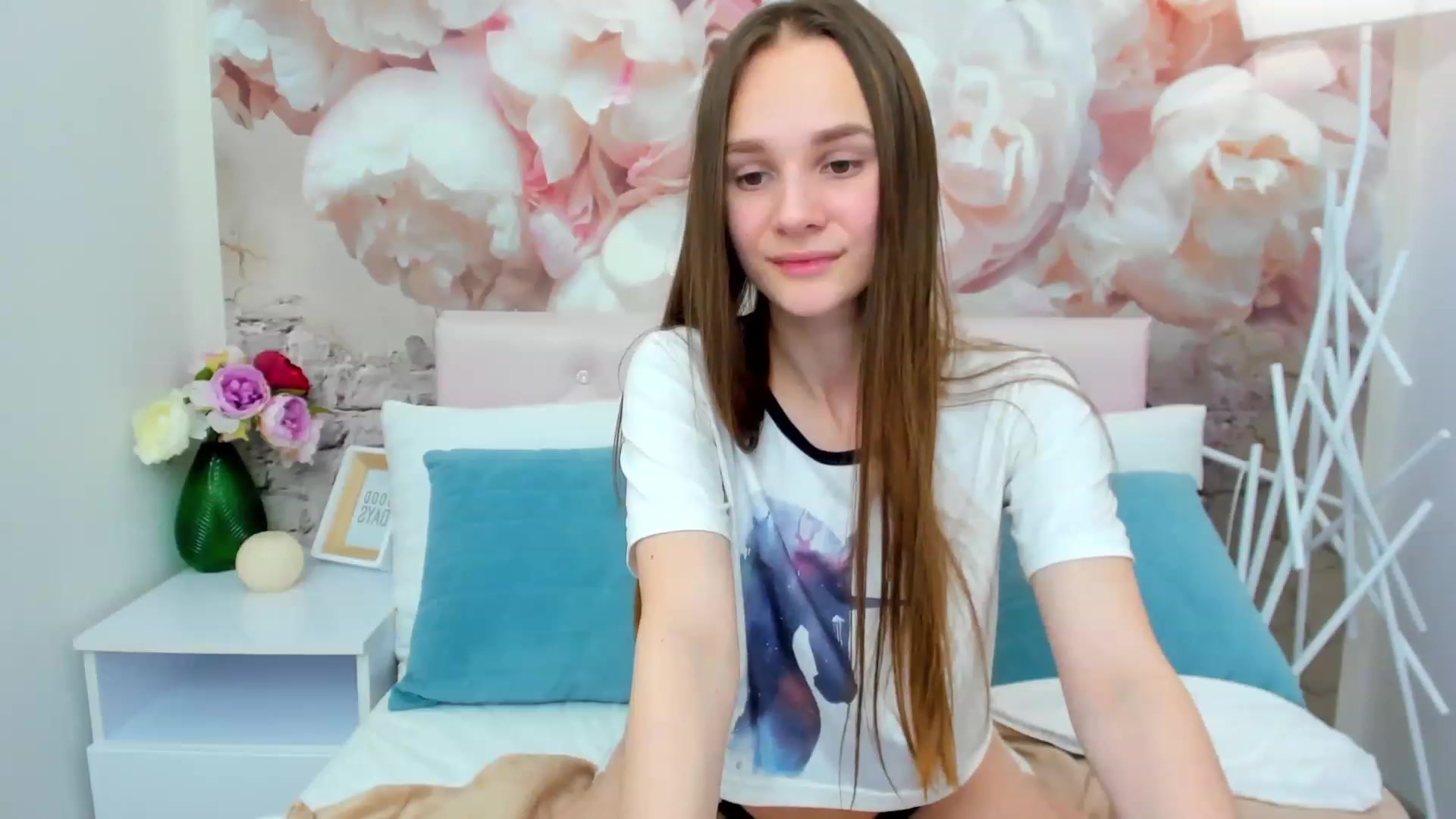 Gallery image thumbnail from AfinaShy's myfreecams stream on, 02/04/2023, 12:09 image 15 of 20
