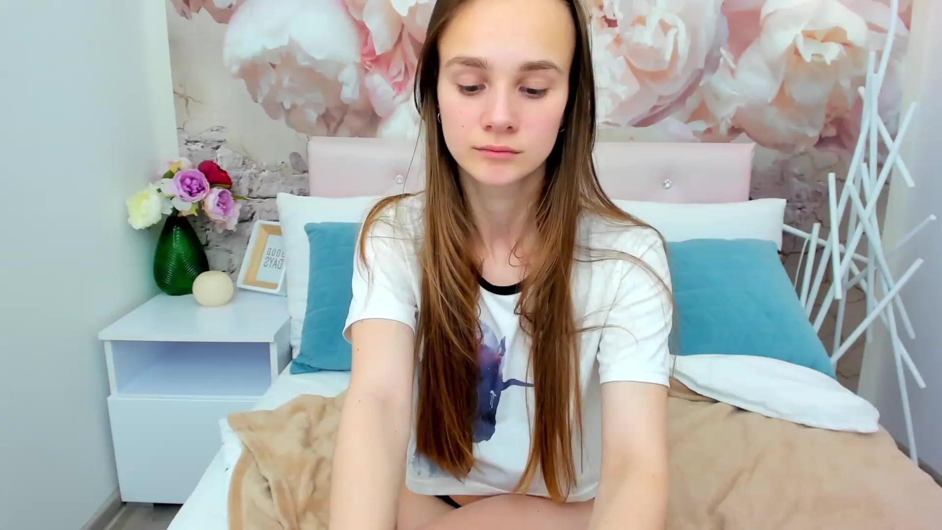 Gallery image thumbnail from AfinaShy's myfreecams stream on, 02/04/2023, 12:09 image 6 of 20