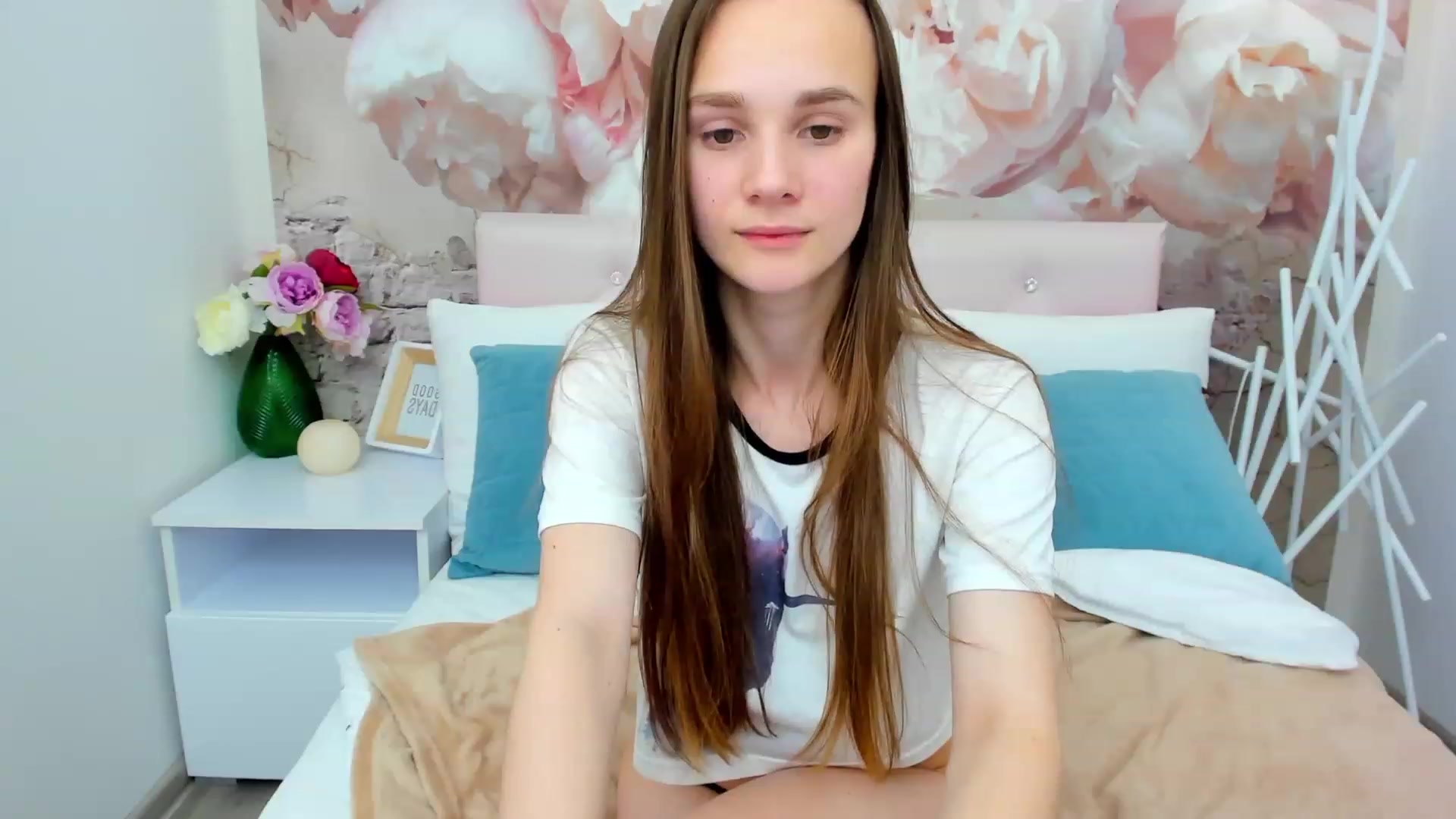 Gallery image thumbnail from AfinaShy's myfreecams stream on, 02/04/2023, 12:09 image 7 of 20