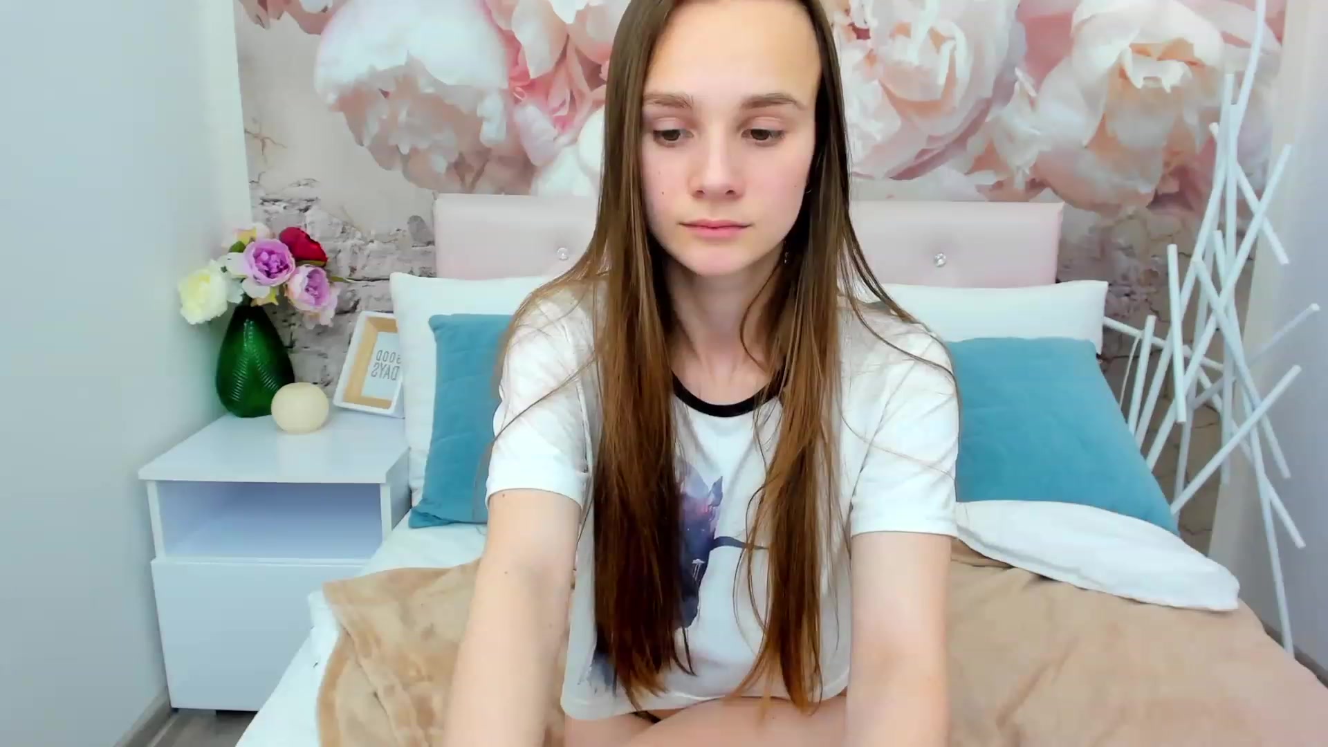 Gallery image thumbnail from AfinaShy's myfreecams stream on, 02/04/2023, 12:09 image 8 of 20