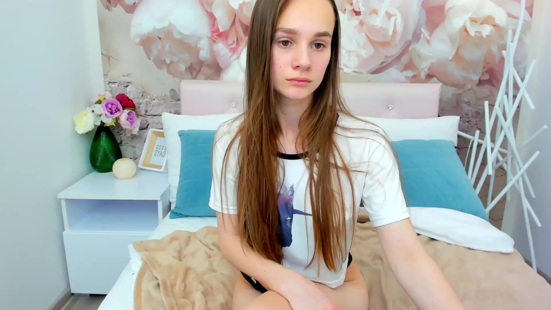 Gallery image thumbnail from AfinaShy's myfreecams stream on, 02/04/2023, 12:09 image 5 of 20