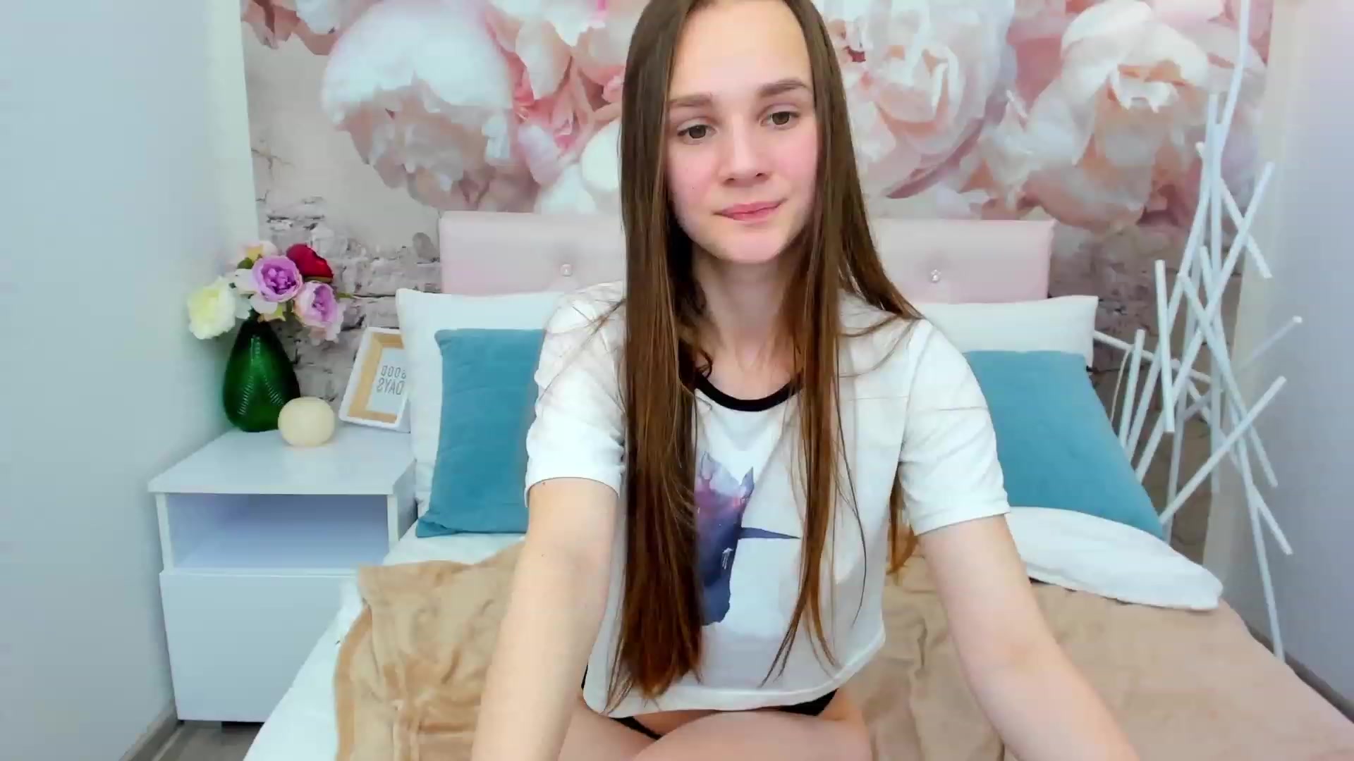 Gallery image thumbnail from AfinaShy's myfreecams stream on, 02/04/2023, 12:09 image 1 of 20