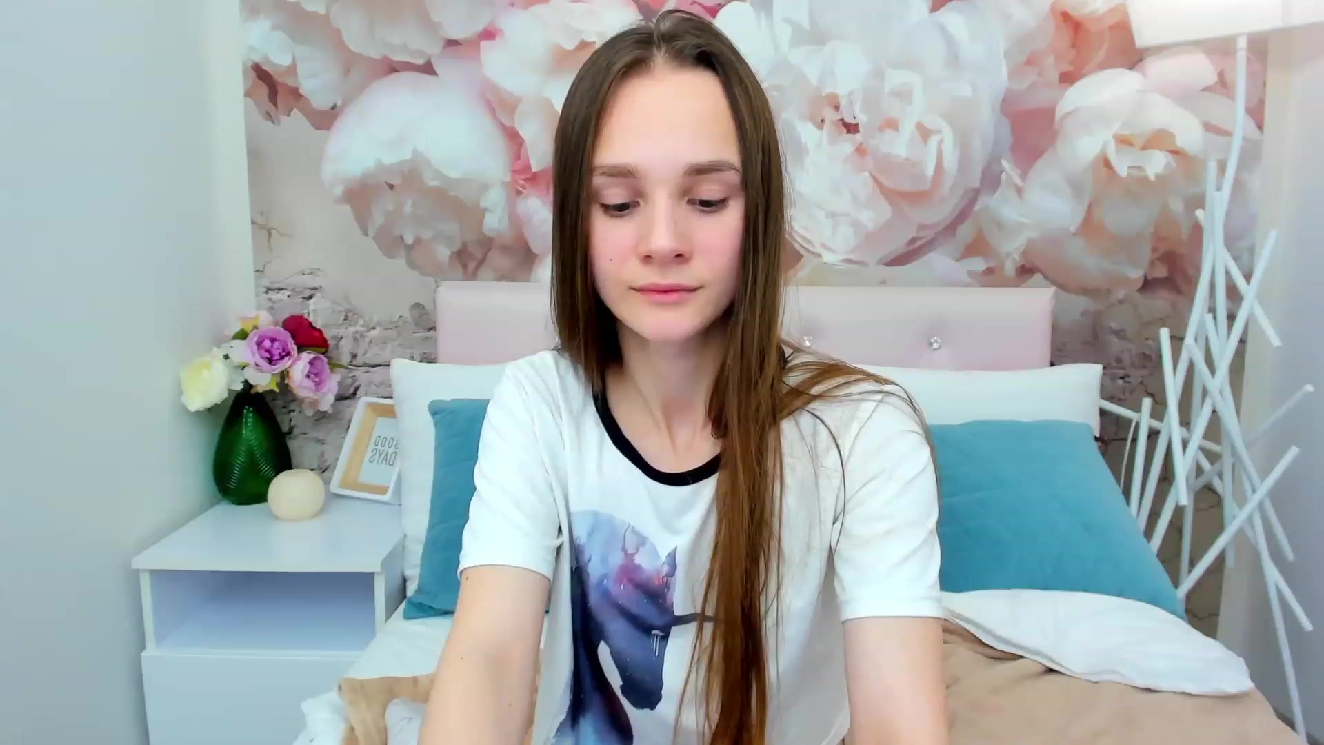 Gallery image thumbnail from AfinaShy's myfreecams stream on, 02/04/2023, 12:09 image 11 of 20